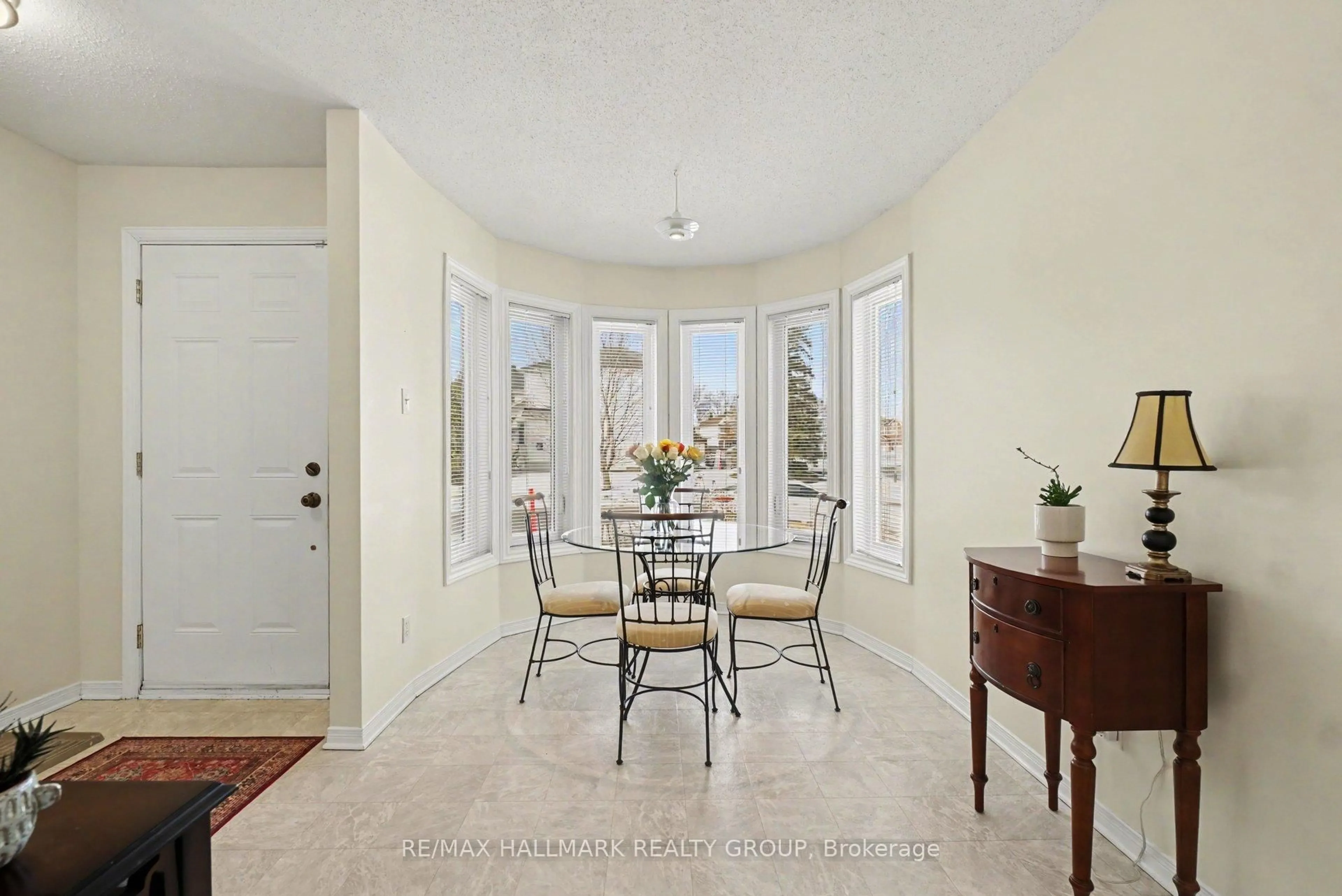 Dining room, ceramic/tile floor for 1195 Whiterock St, Ottawa Ontario K1J 1B2