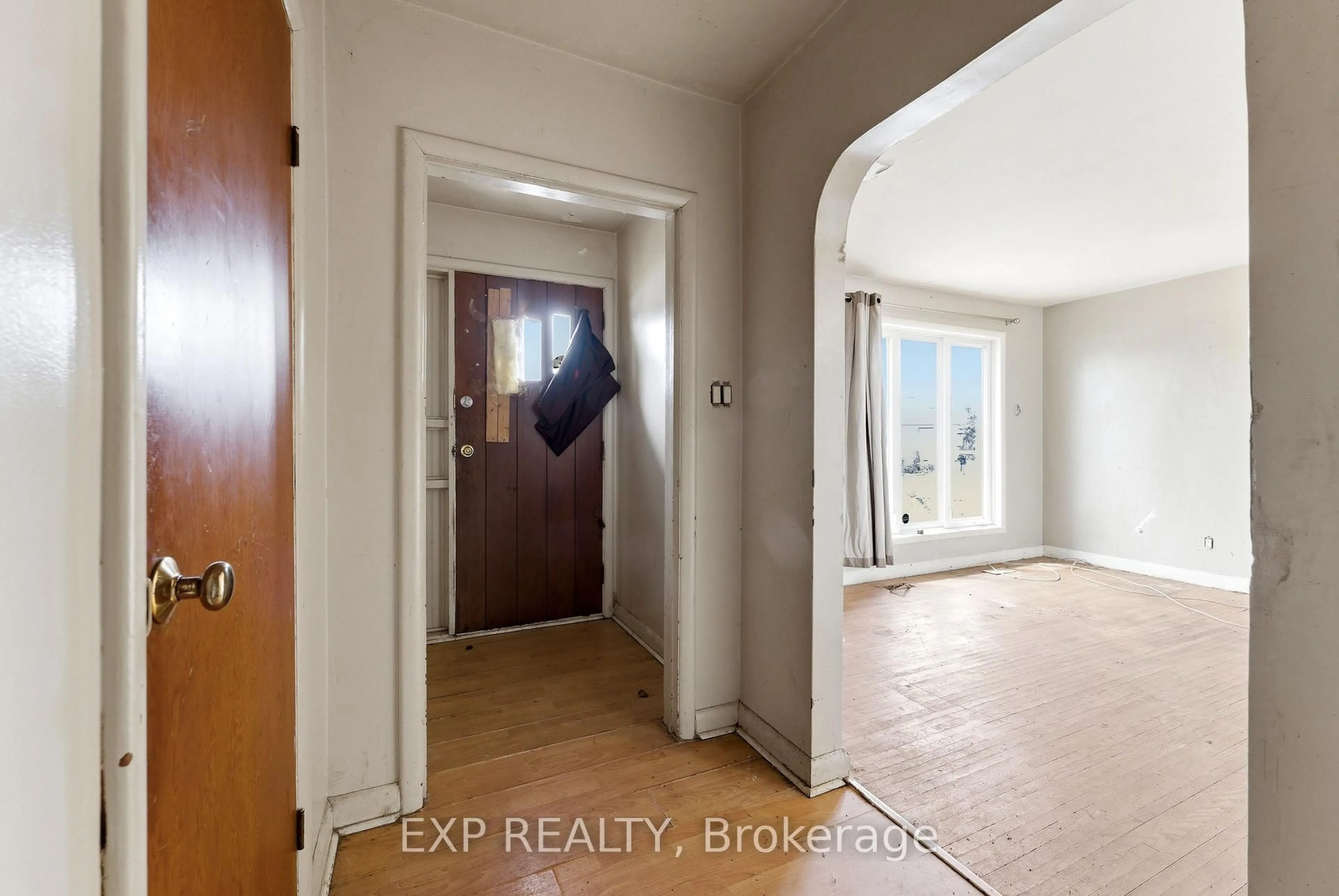 Indoor entryway for 95 West St, Quinte West Ontario K8V 2M3