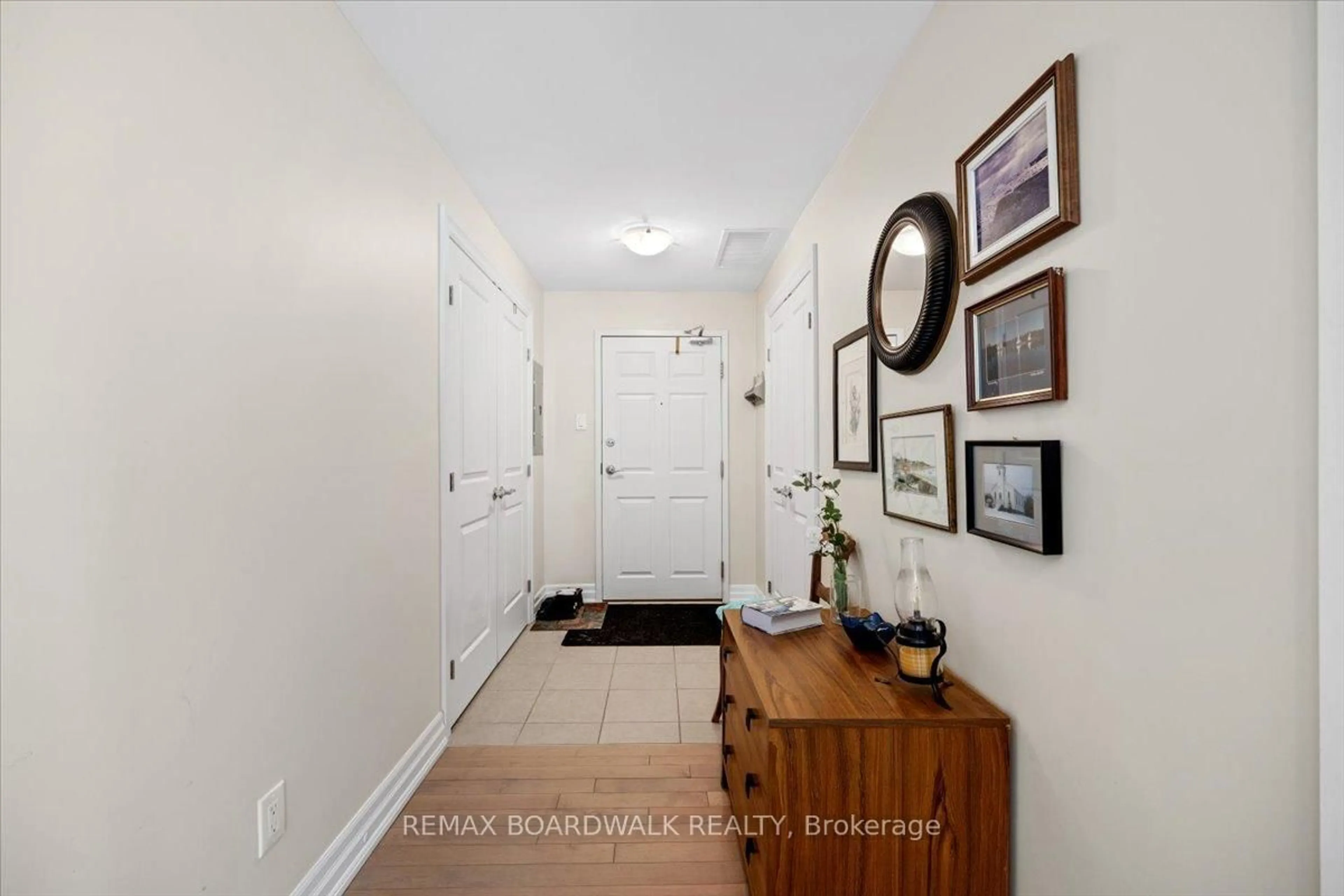 Indoor entryway for 210 Janka Private #B102, Ottawa Ontario K2V 0E6