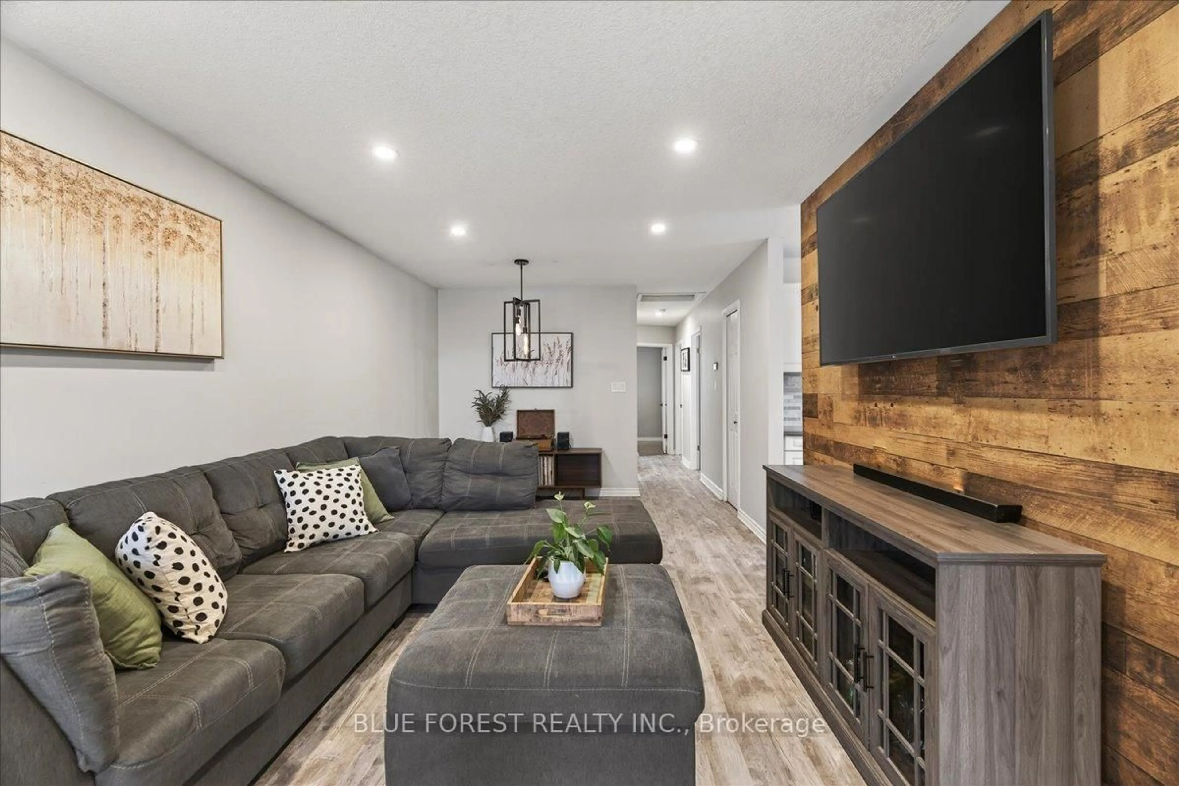 Living room with furniture, unknown for 1874 Purcell Dr, London East Ontario N5W 6E3