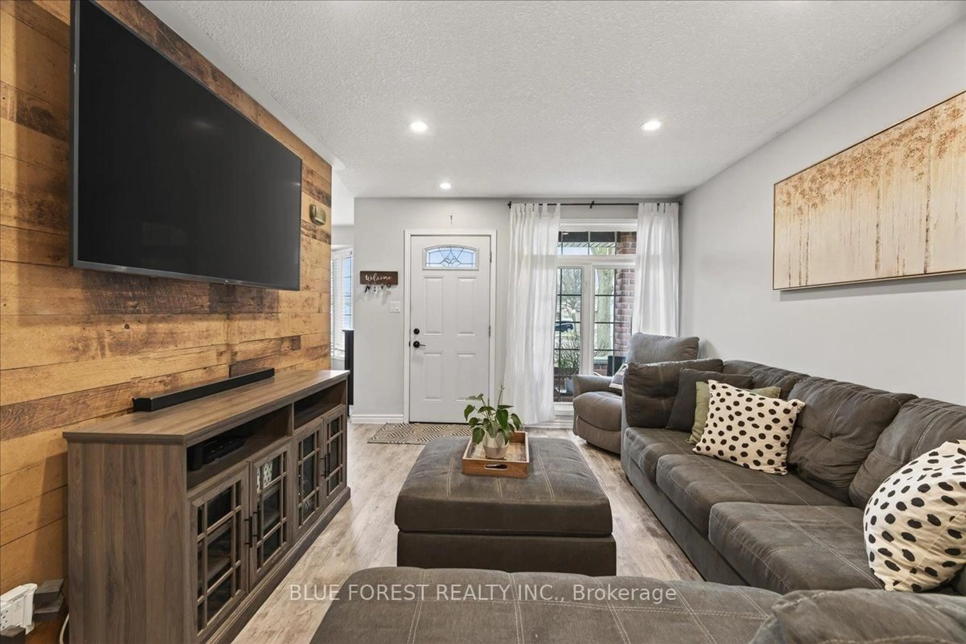 Living room with furniture, unknown for 1874 Purcell Dr, London East Ontario N5W 6E3