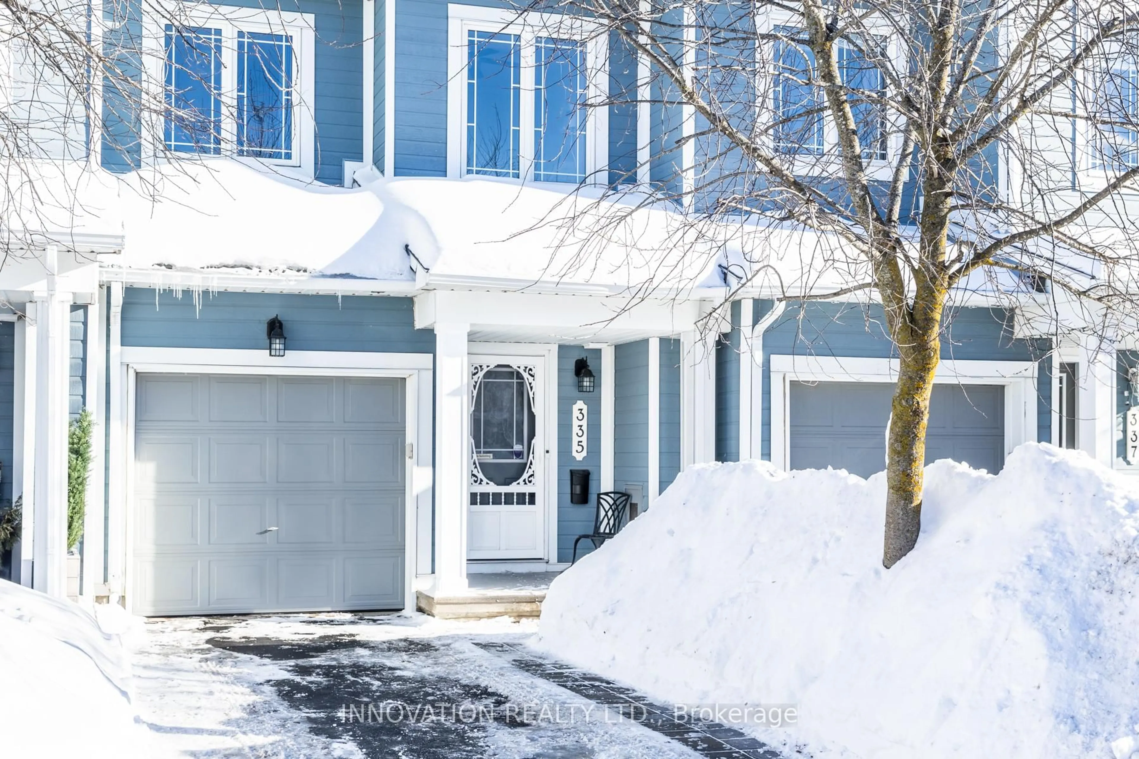 Indoor entryway for 335 Hillsboro Private #106, Kanata Ontario K2M 3B2