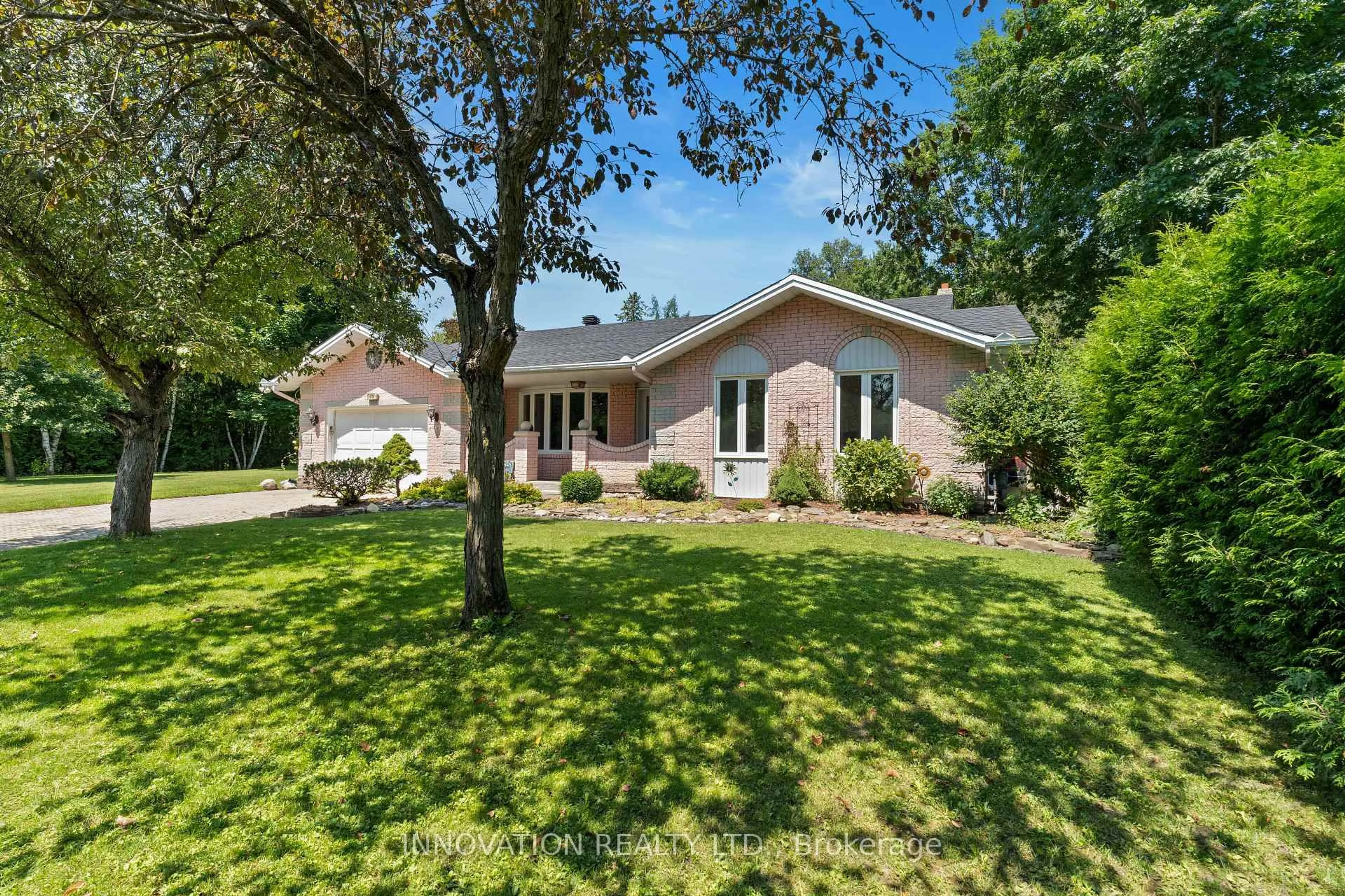 A pic from outside/outdoor area/front of a property/back of a property/a pic from drone, street for 5810 Vars St, Vars Ontario K0A 3H0