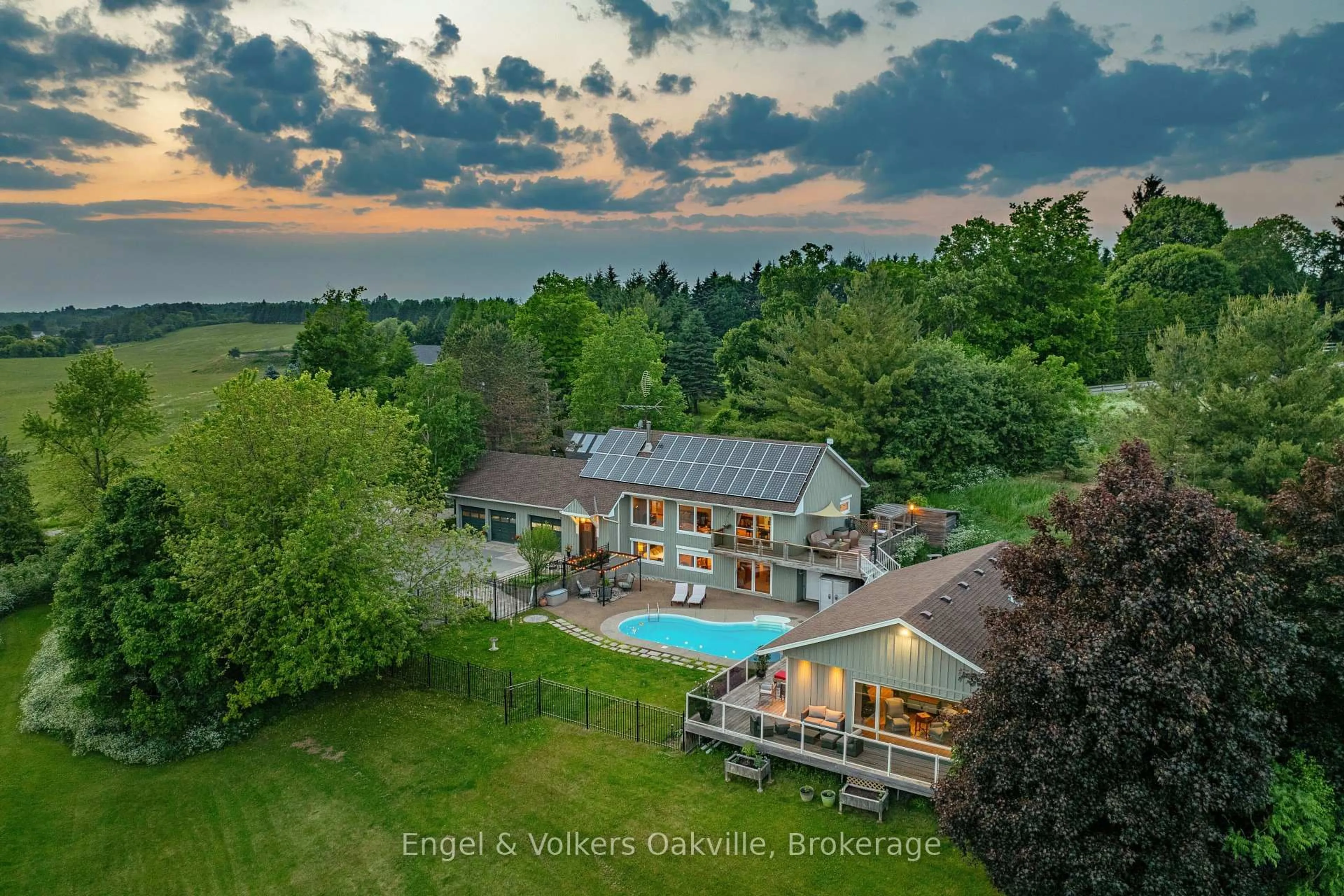 A pic from outside/outdoor area/front of a property/back of a property/a pic from drone, water/lake/river/ocean view for 330 Mountsberg Rd, Hamilton Ontario L0P 1B0