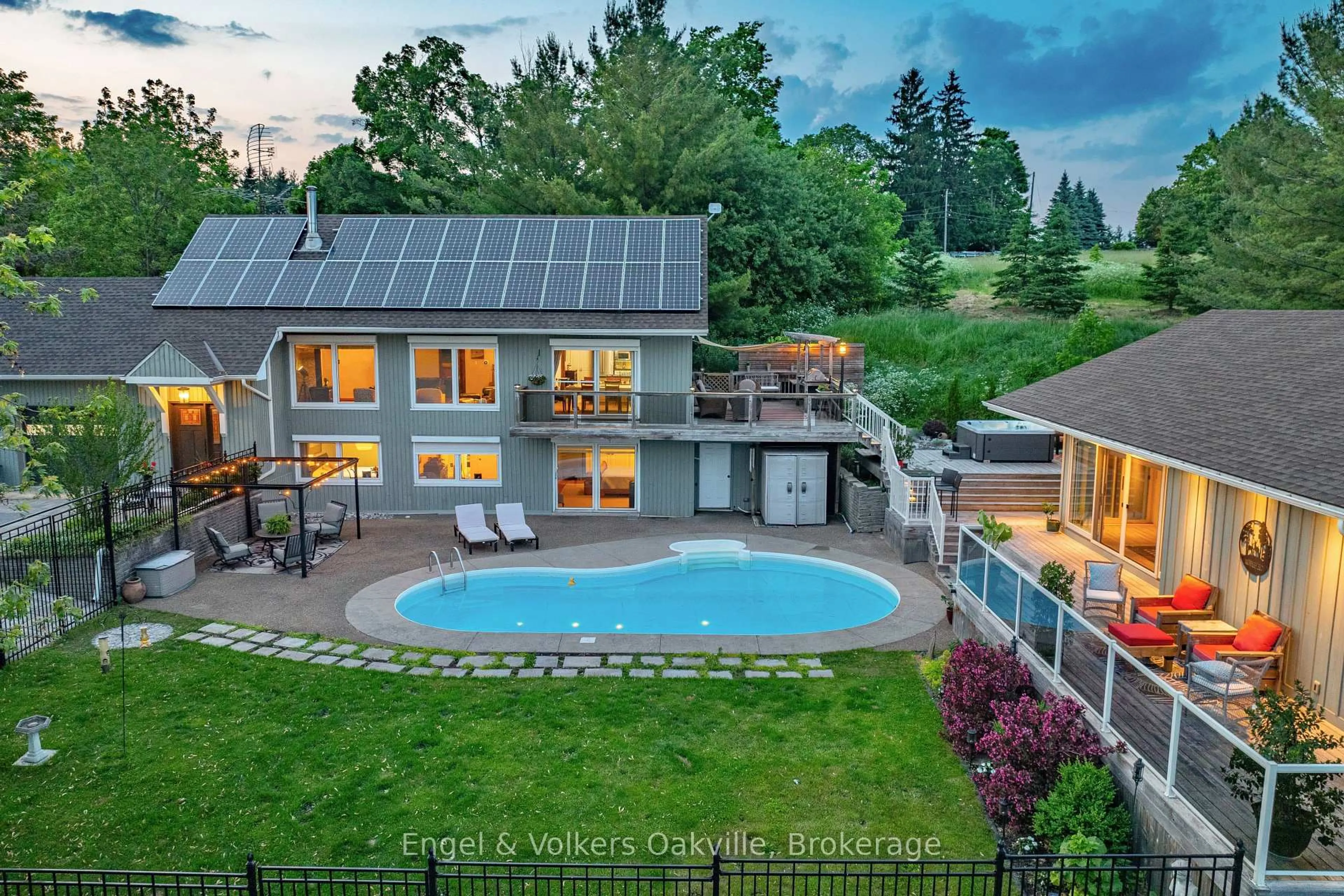 A pic from outside/outdoor area/front of a property/back of a property/a pic from drone, water/lake/river/ocean view for 330 Mountsberg Rd, Hamilton Ontario L0P 1B0