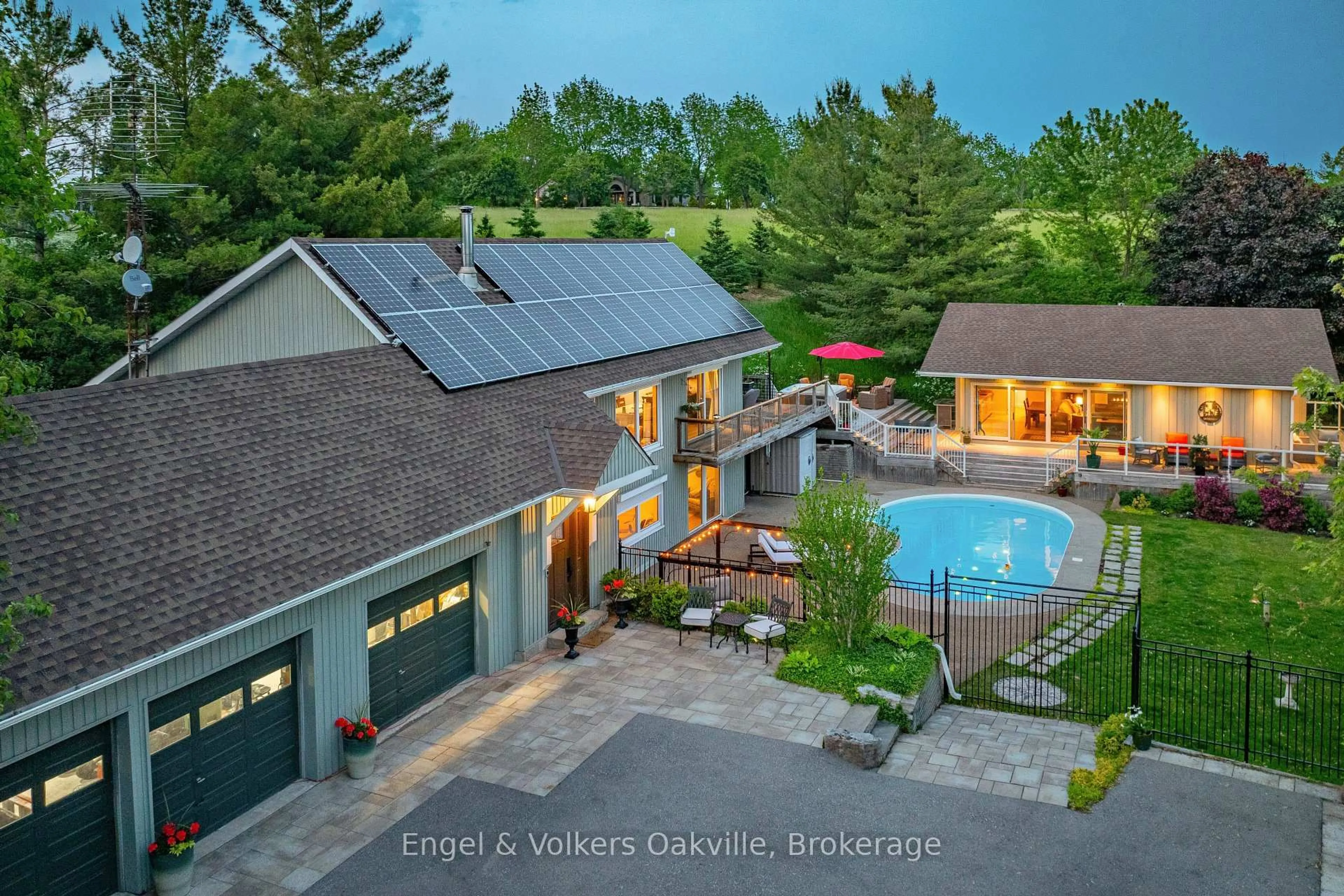 A pic from outside/outdoor area/front of a property/back of a property/a pic from drone, water/lake/river/ocean view for 330 Mountsberg Rd, Hamilton Ontario L0P 1B0