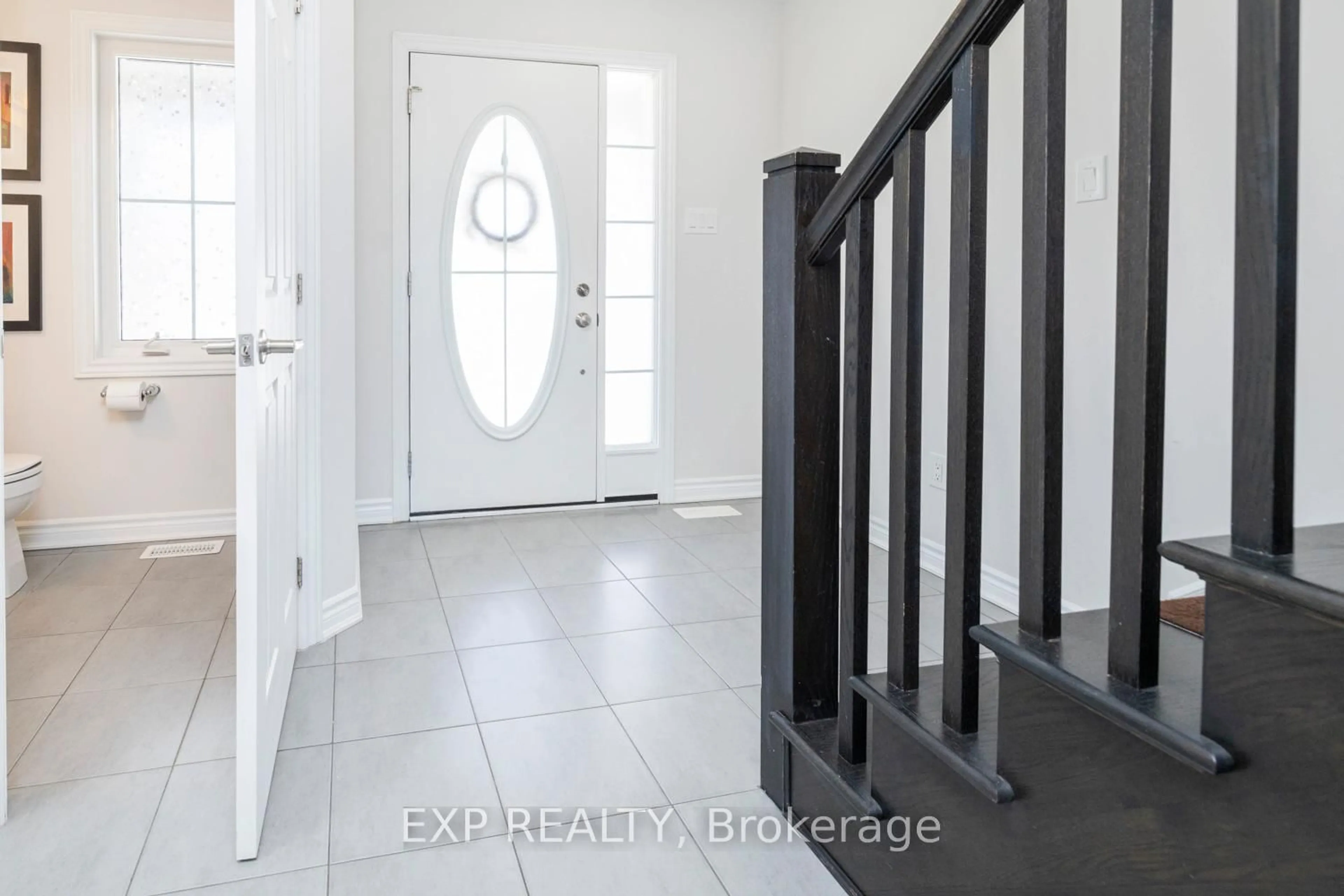 Indoor entryway for 161 Cranesbill Rd, Ottawa Ontario K2V 0J4