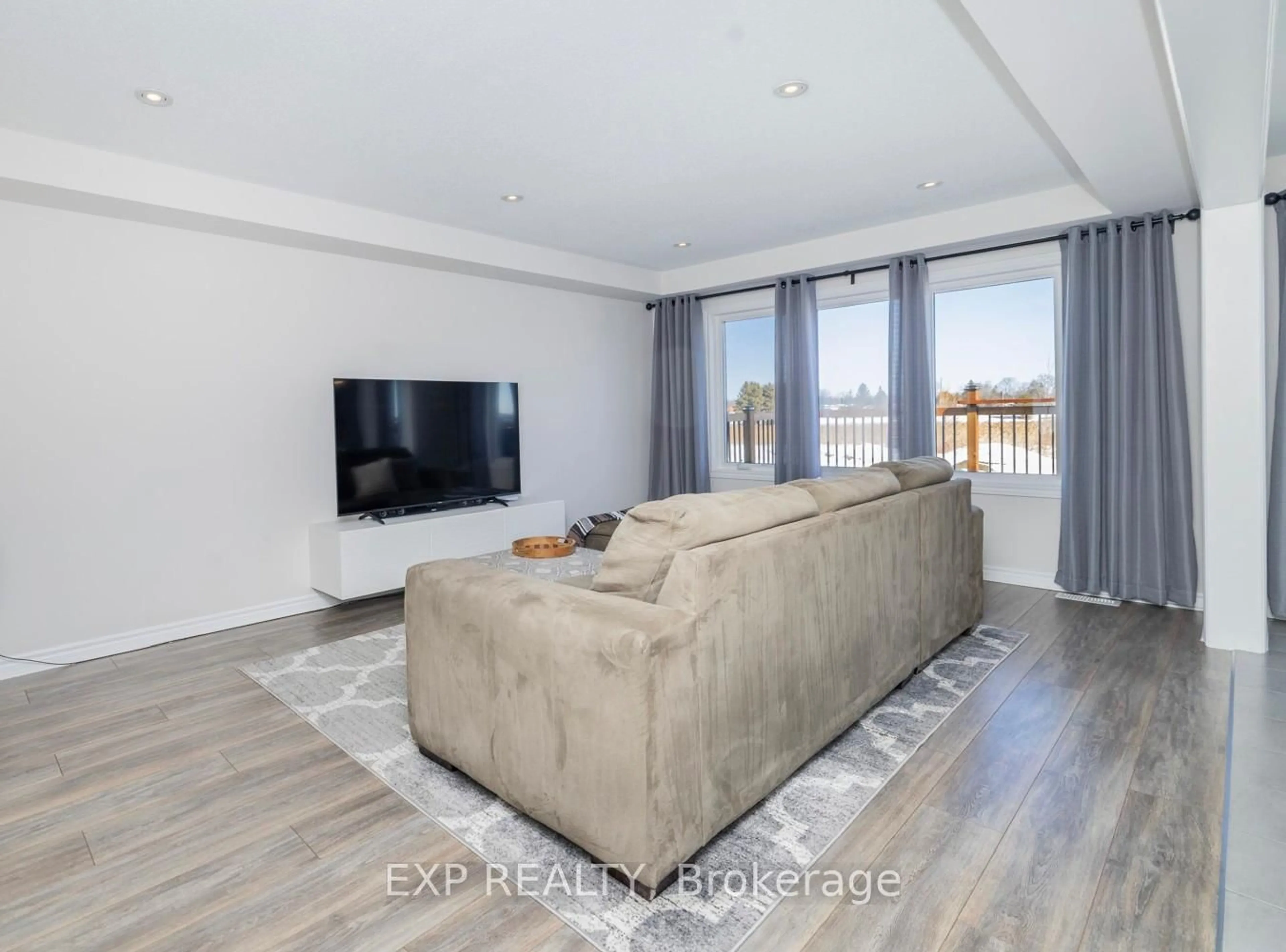 Living room with furniture, unknown for 161 Cranesbill Rd, Ottawa Ontario K2V 0J4