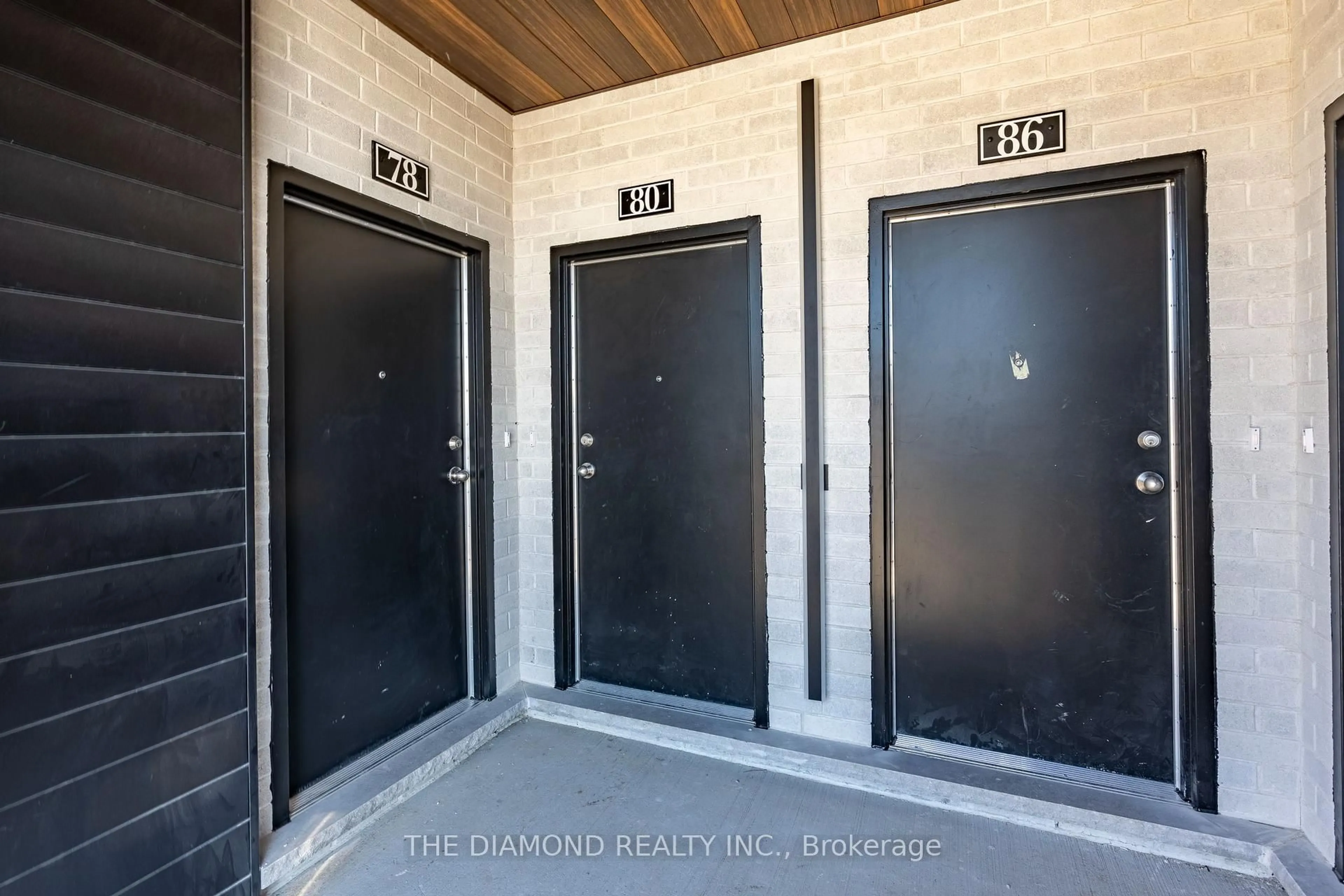 Indoor entryway for 130 Otterbein Rd #80, Kitchener Ontario N2B 3E4