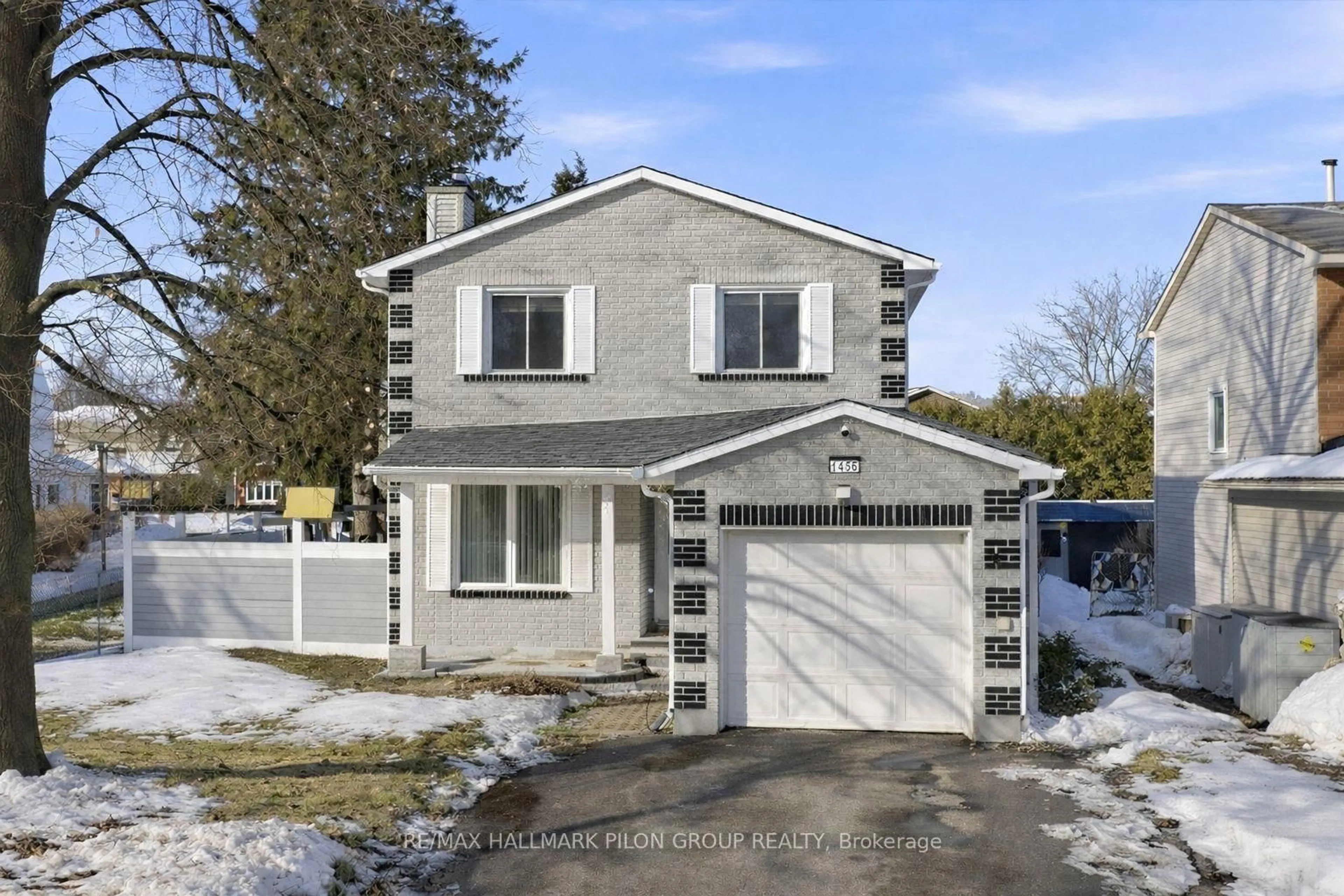 Home with vinyl exterior material, street for 1456 Prestone Dr, Ottawa Ontario K1E 1M4