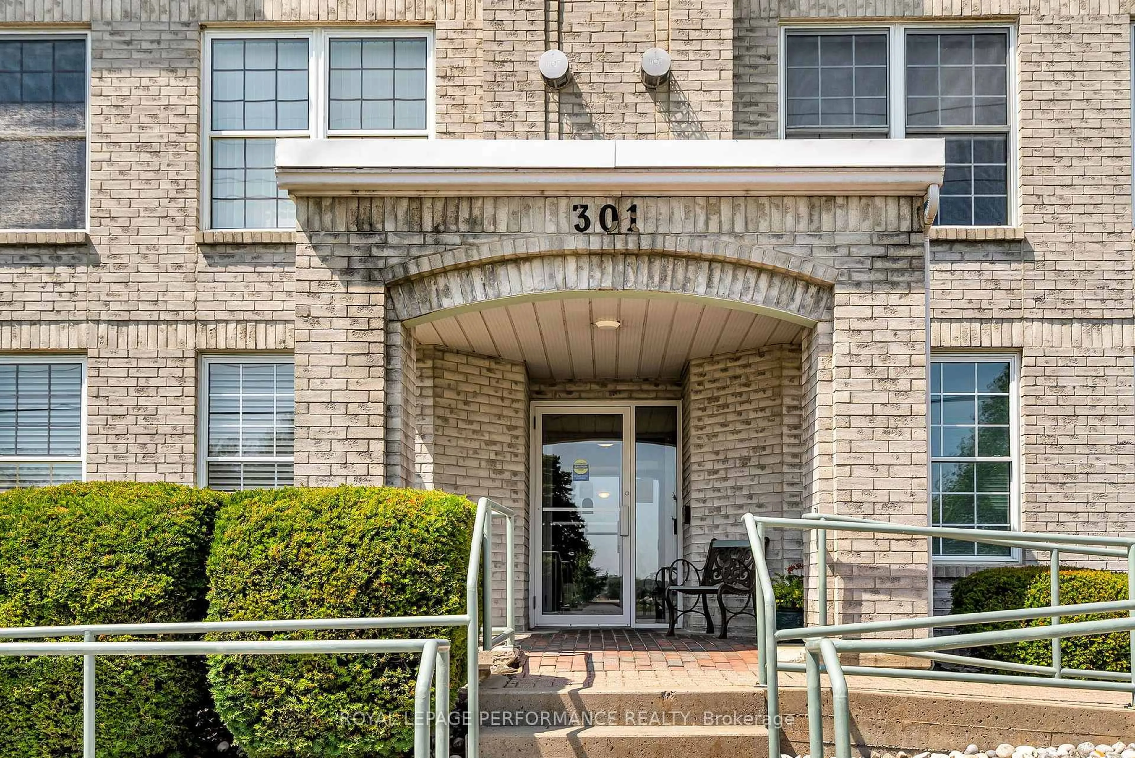 Indoor entryway for 301 Water St #104, Cornwall Ontario K6J 1A5