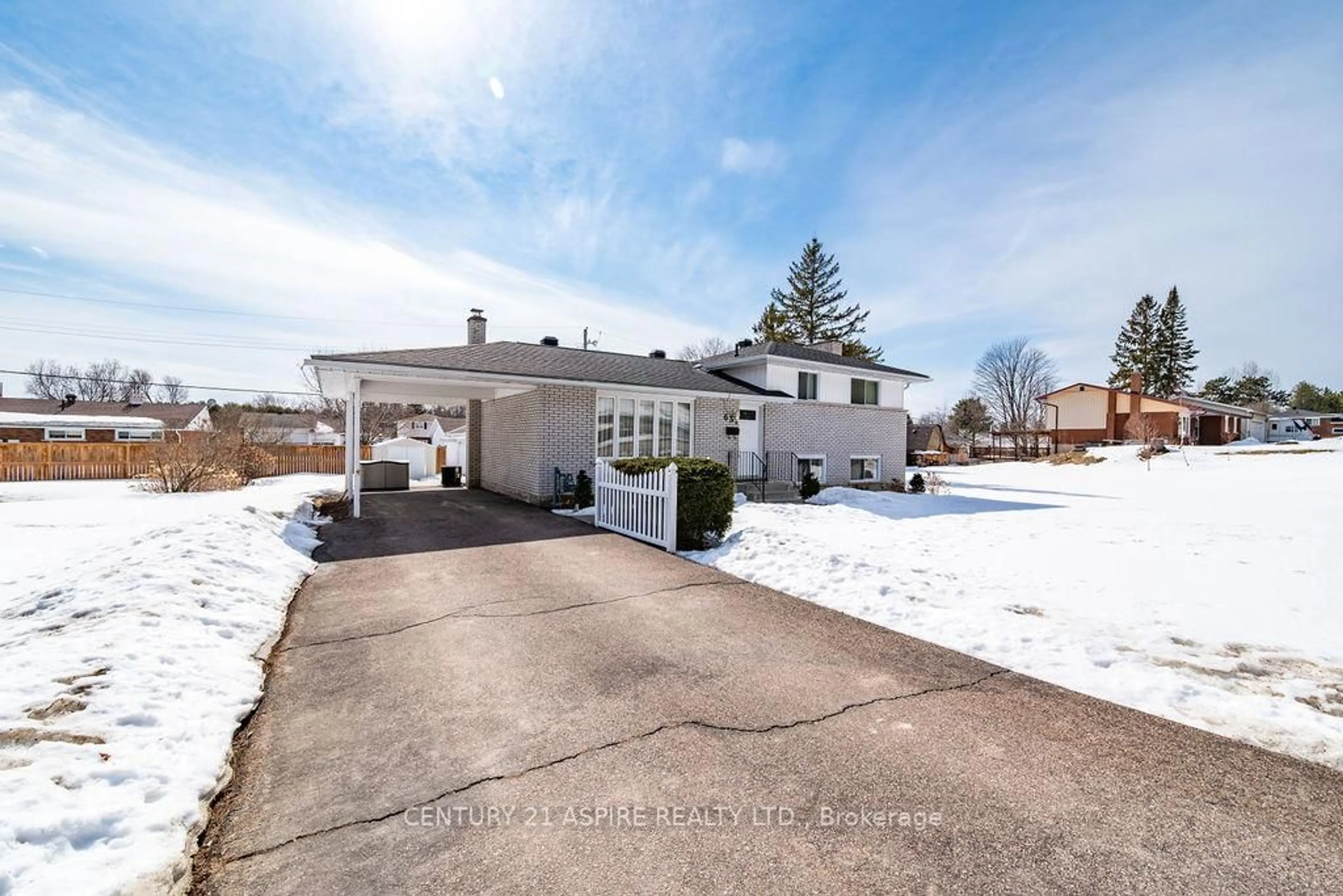 A pic from outside/outdoor area/front of a property/back of a property/a pic from drone, street for 631 Birch St, Petawawa Ontario K8A 7K7