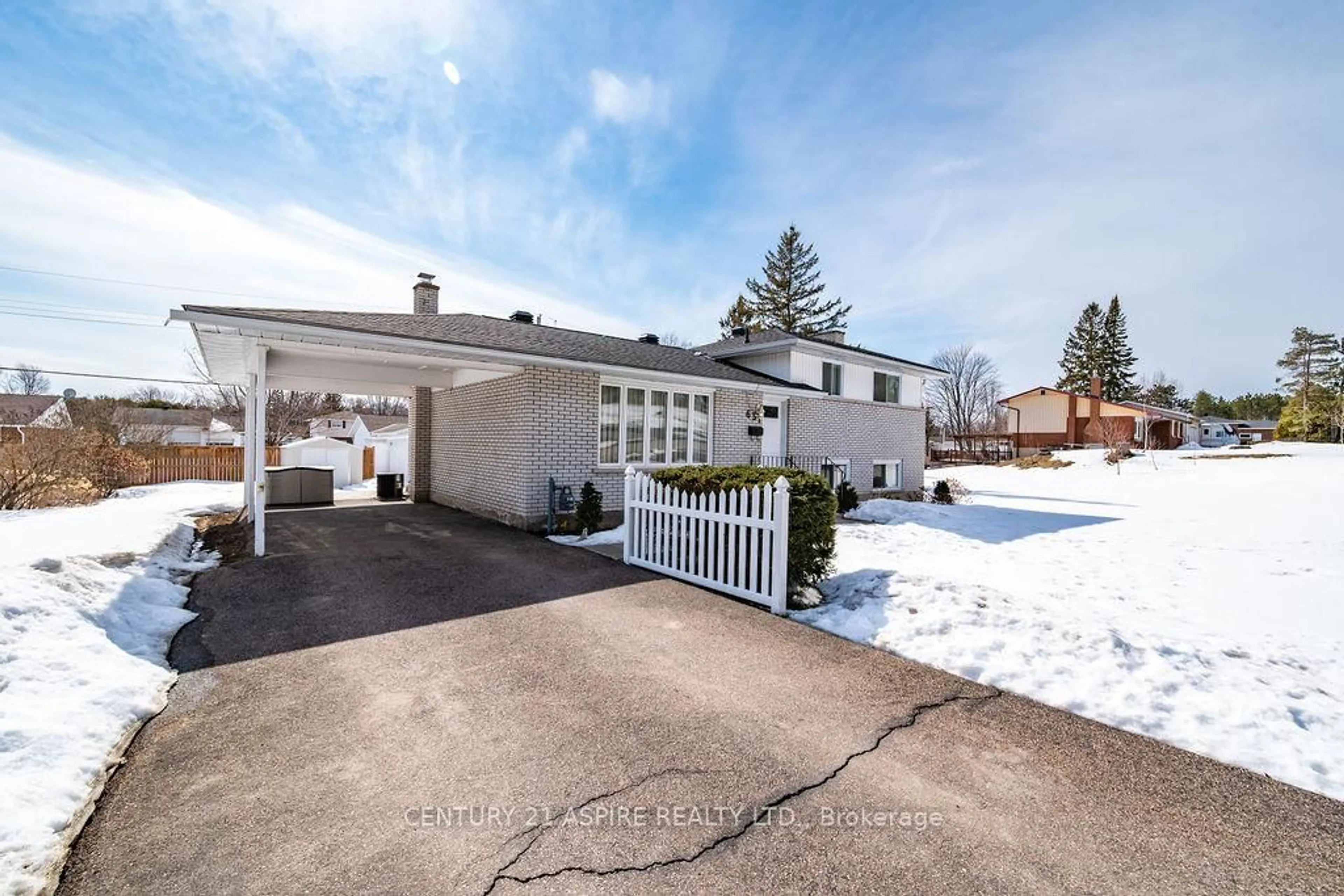 Unknown for 631 Birch St, Petawawa Ontario K8A 7K7