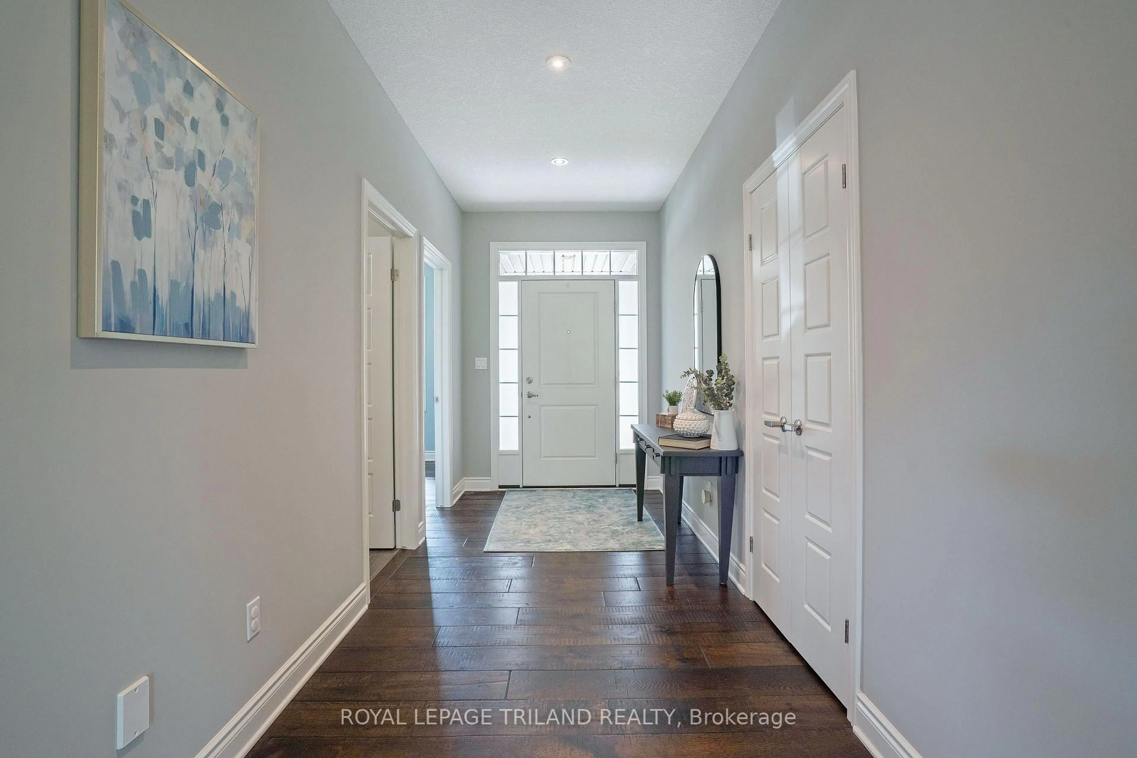 Indoor entryway for 12 Tanager Pl, St. Thomas Ontario N5R 6K9