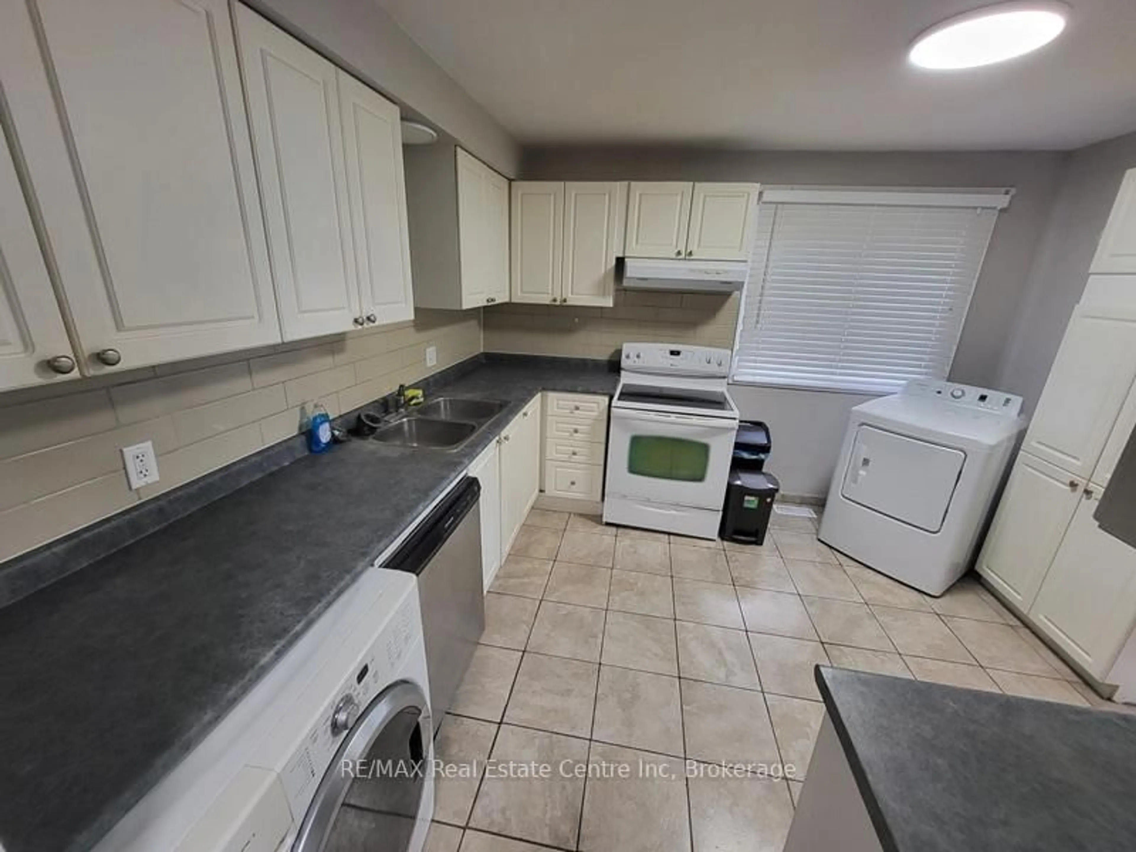 Standard kitchen, unknown for 9 Sanderson Dr, Guelph Ontario N1H 6T7
