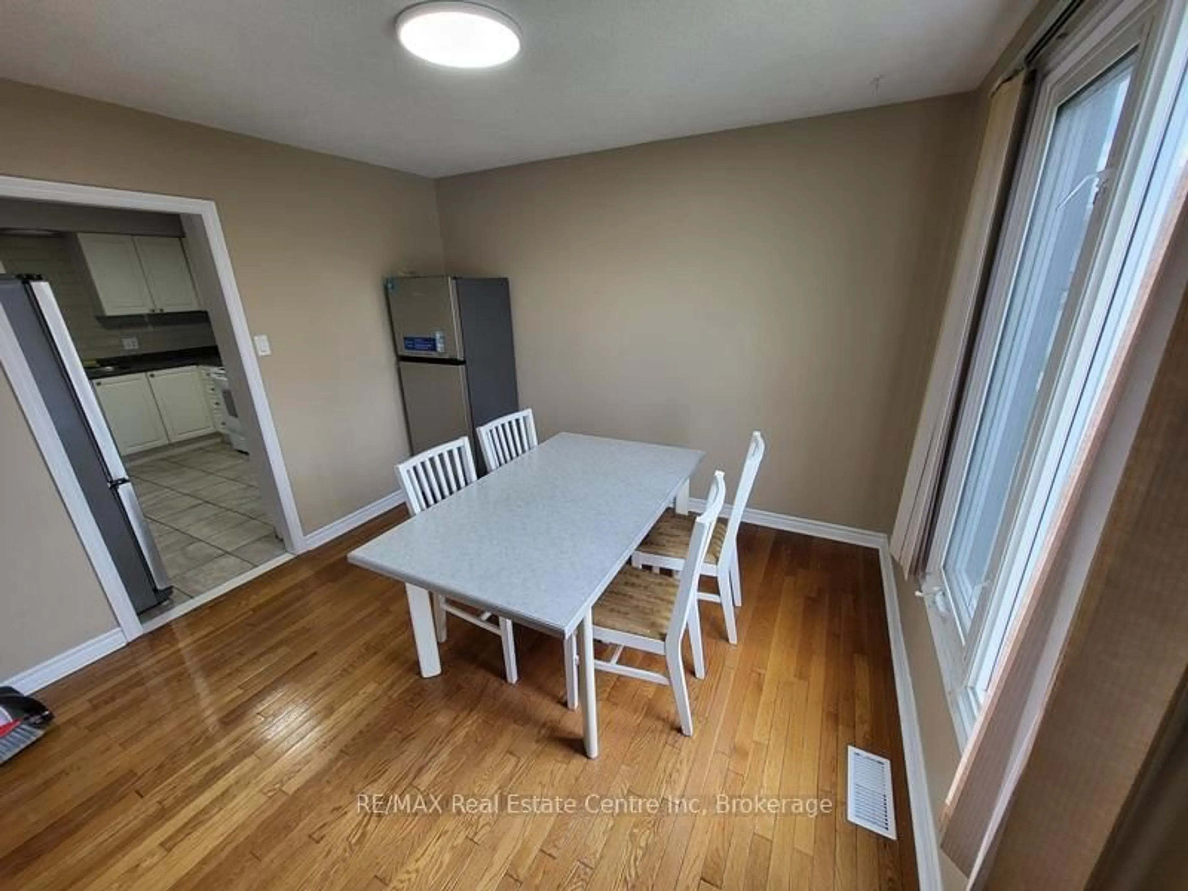 A pic of a room for 9 Sanderson Dr, Guelph Ontario N1H 6T7