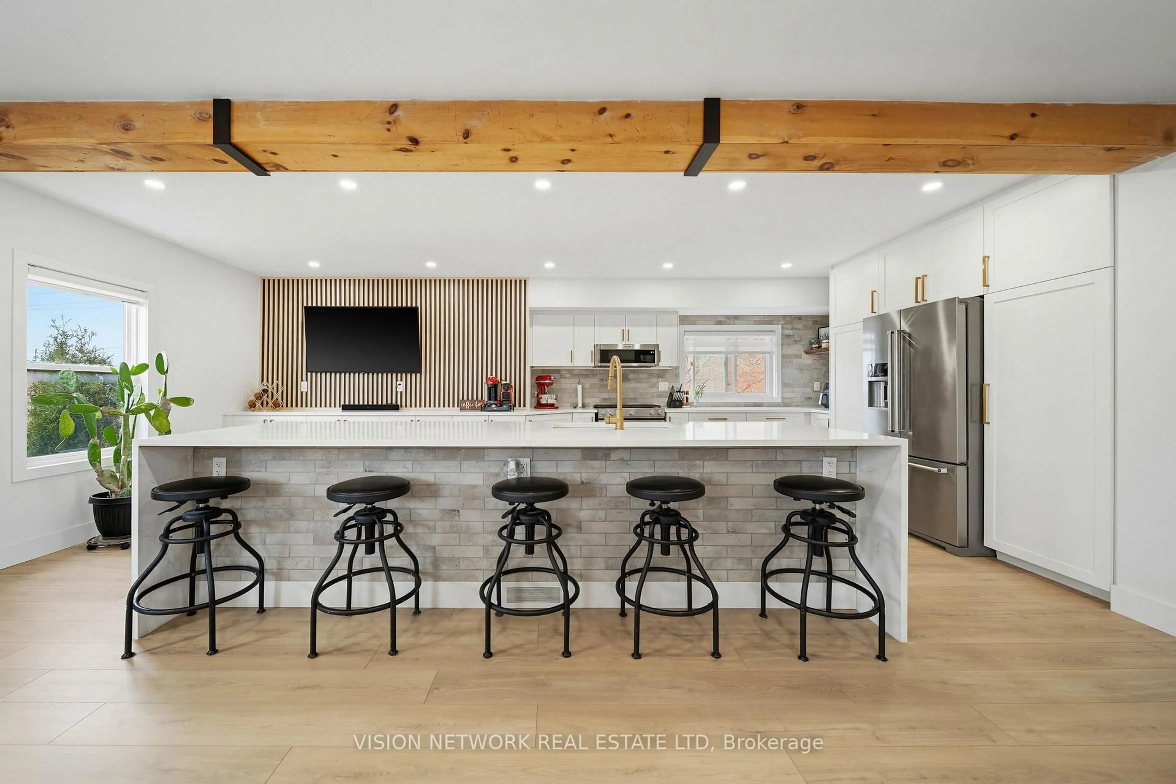 Contemporary kitchen, unknown for 266 Chestnut St, St. Thomas Ontario N5R 5N2