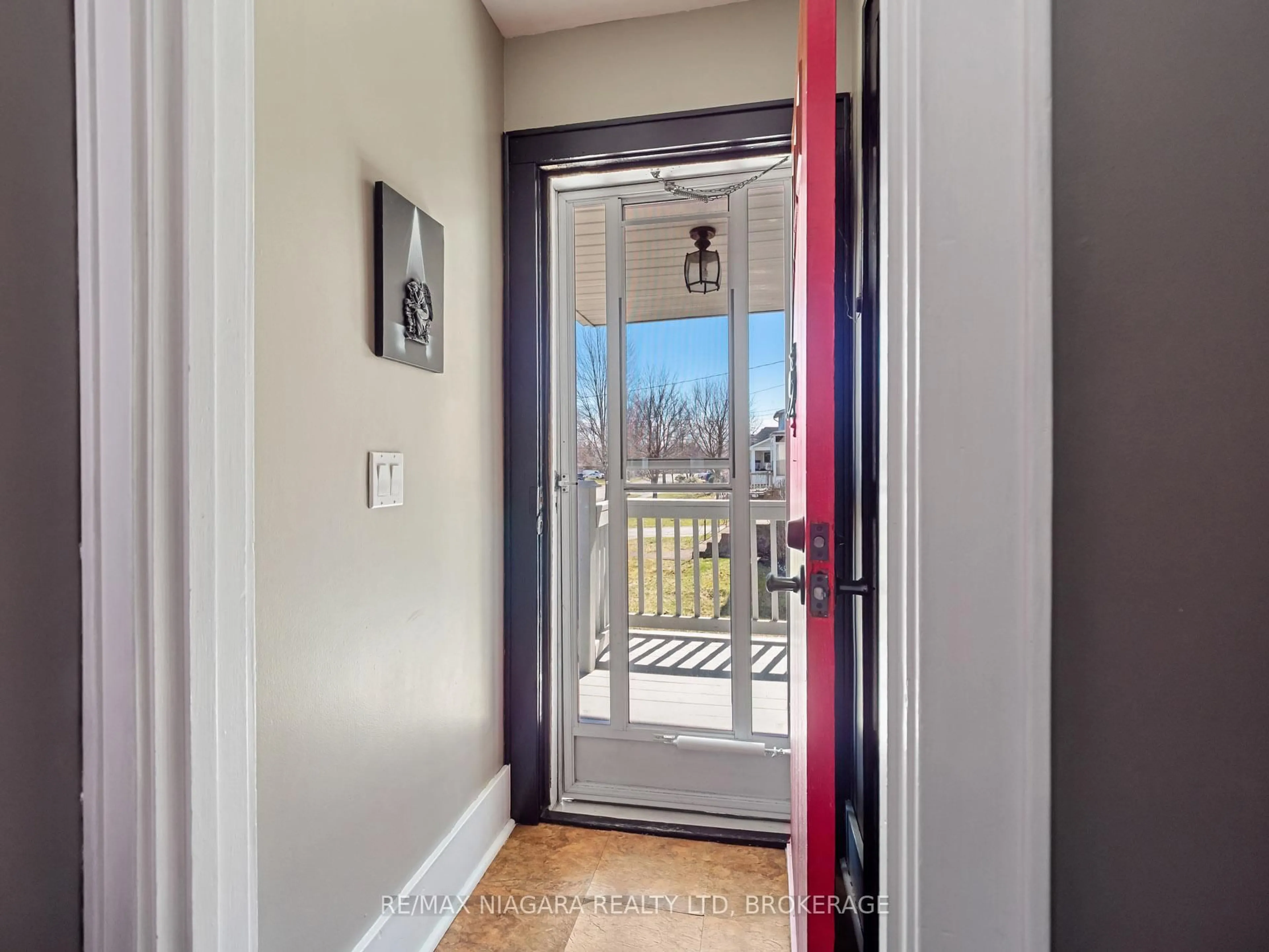 Indoor entryway for 244 North St, Fort Erie Ontario L2A 3R8