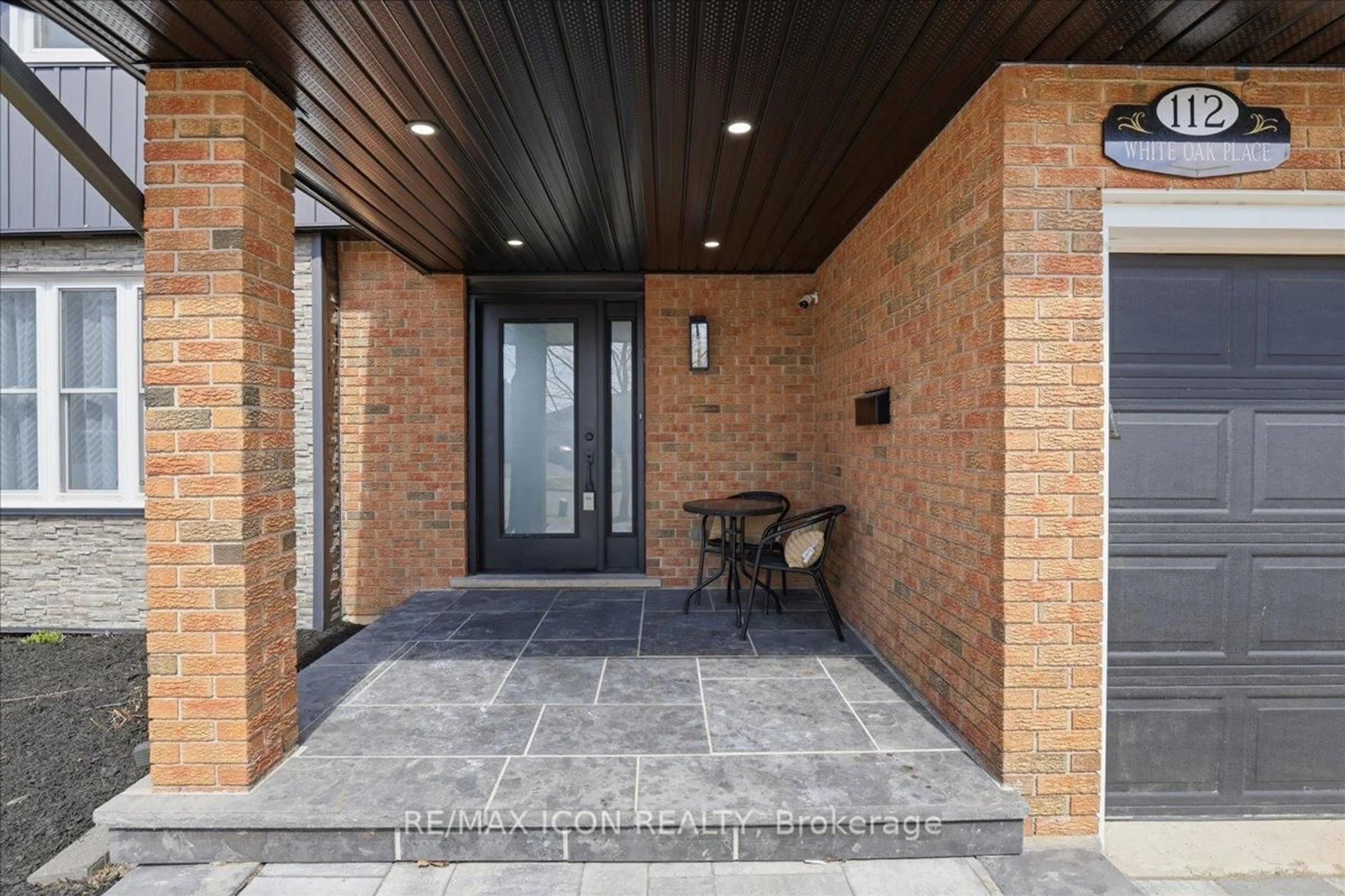 Indoor entryway for 112 White Oak Pl, Waterloo Ontario N2V 1B2