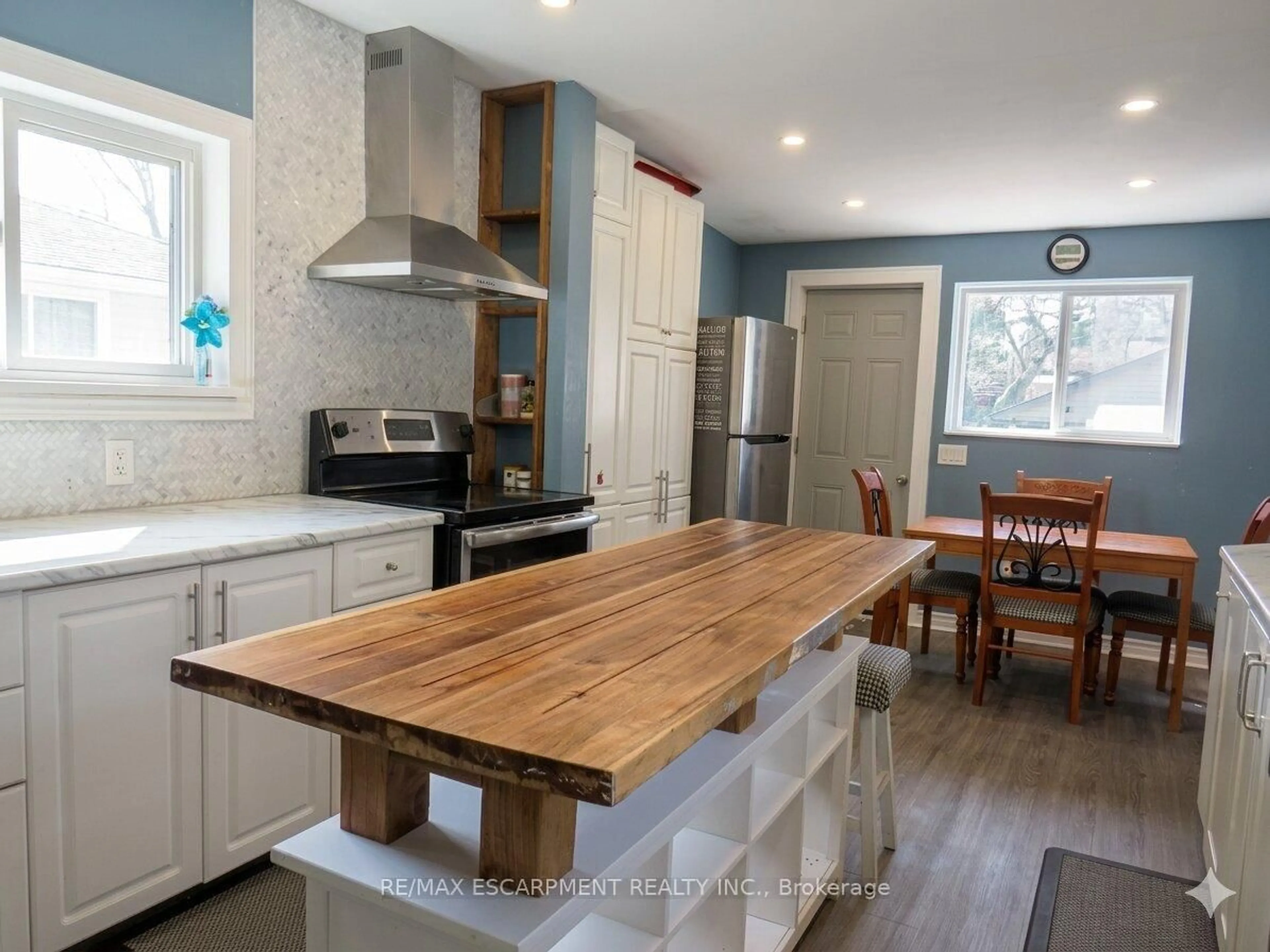 Open concept kitchen, unknown for 54 Edinburgh Ave, Hamilton Ontario L8H 2C5