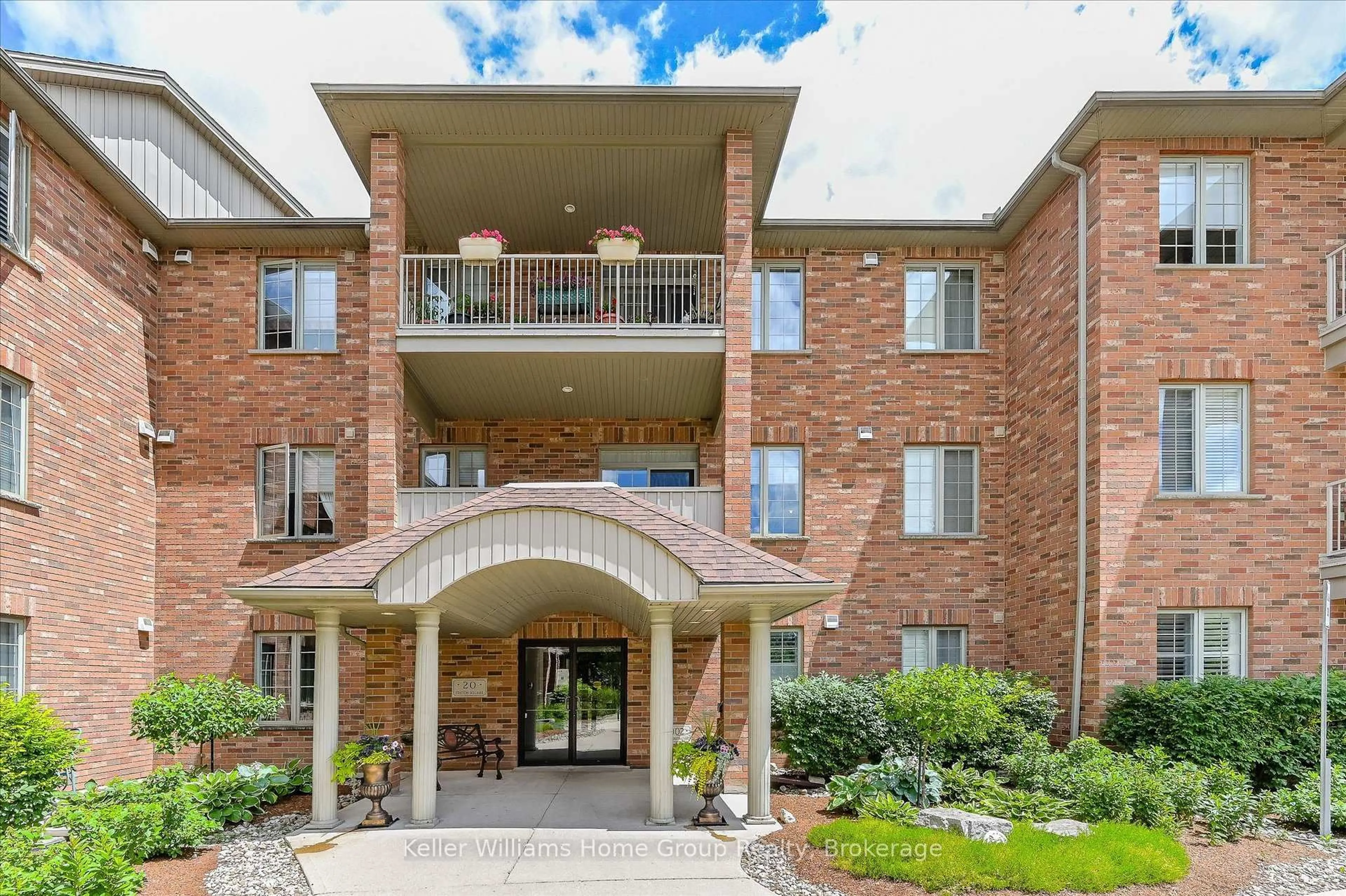 Indoor foyer for 20 Station Sq #104, Centre Wellington Ontario N0B 1S0