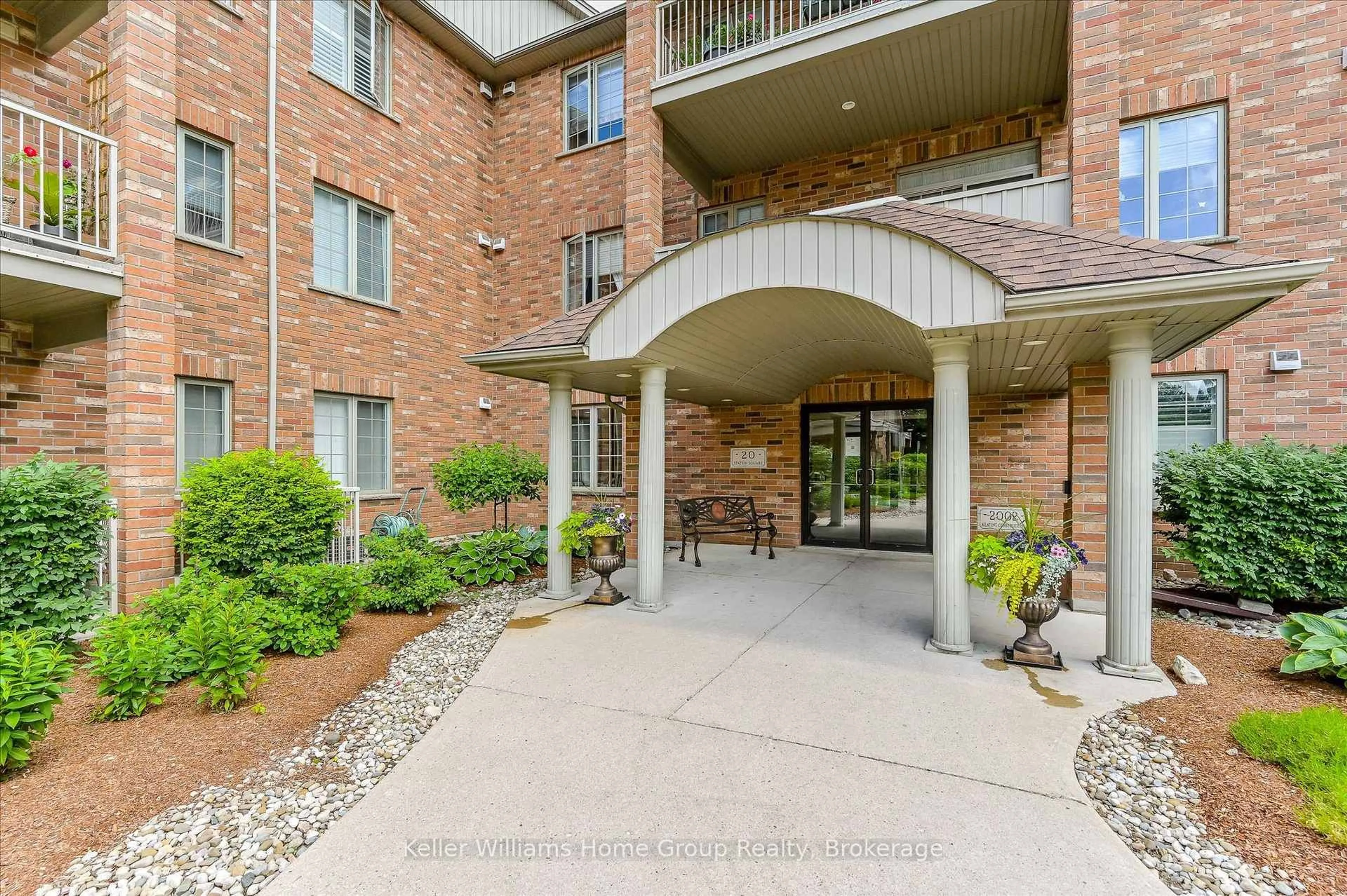 Indoor foyer for 20 Station Sq #104, Centre Wellington Ontario N0B 1S0