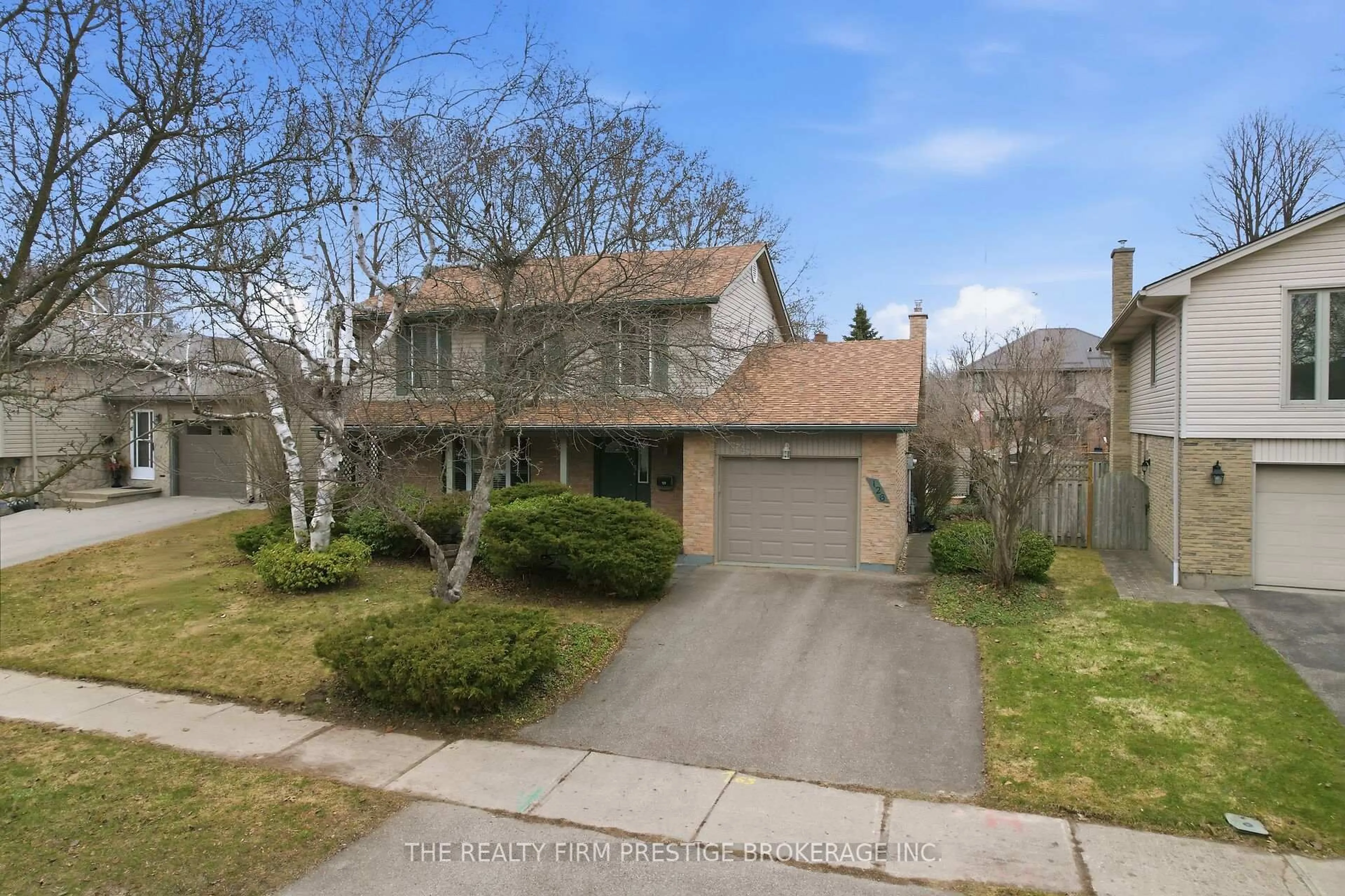 A pic from outside/outdoor area/front of a property/back of a property/a pic from drone, street for 126 Gardenvale Cres, London South Ontario N6J 4B9