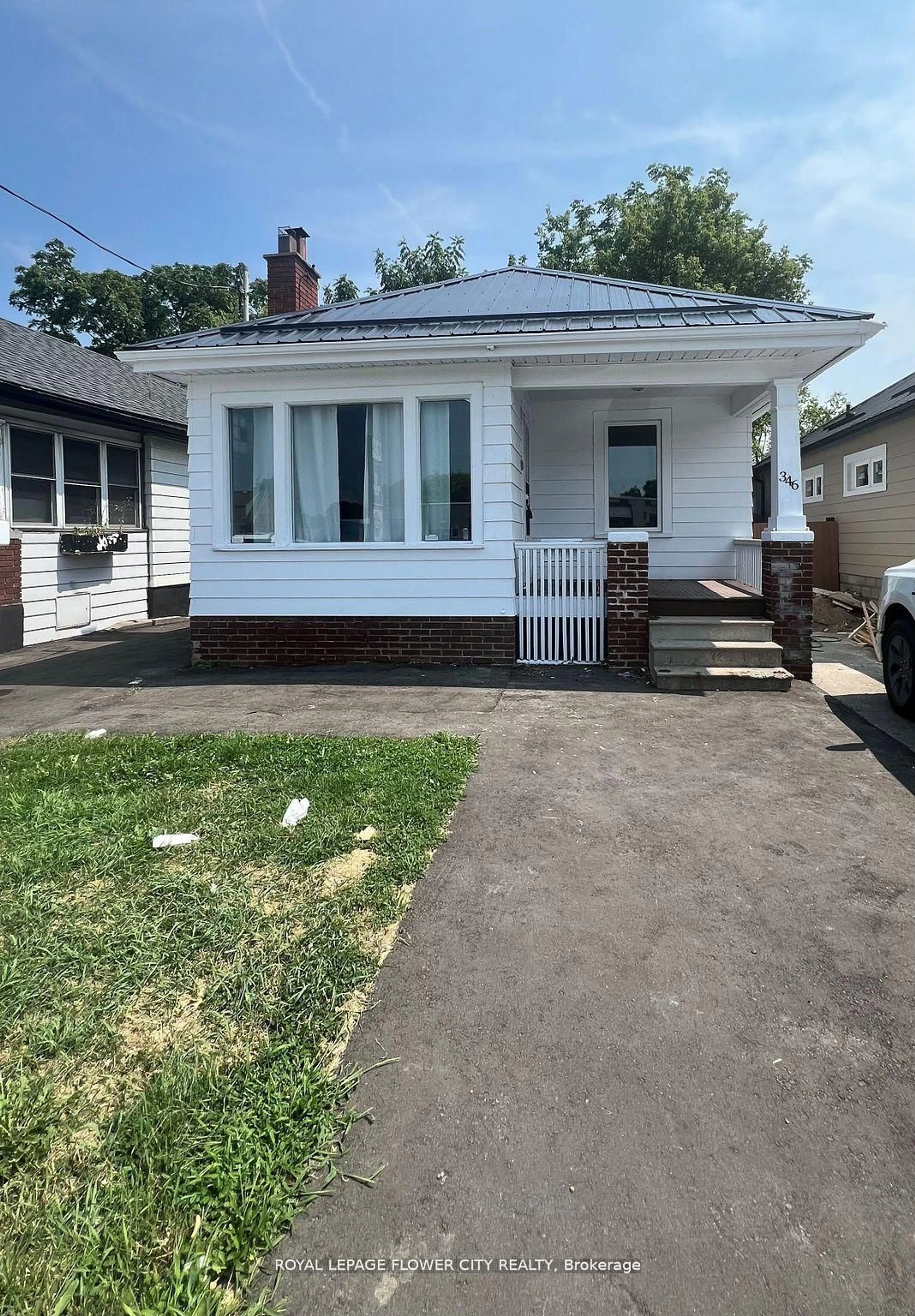 Home with vinyl exterior material, street for 346 Wharncliffe Rd, London South Ontario N6J 2L8