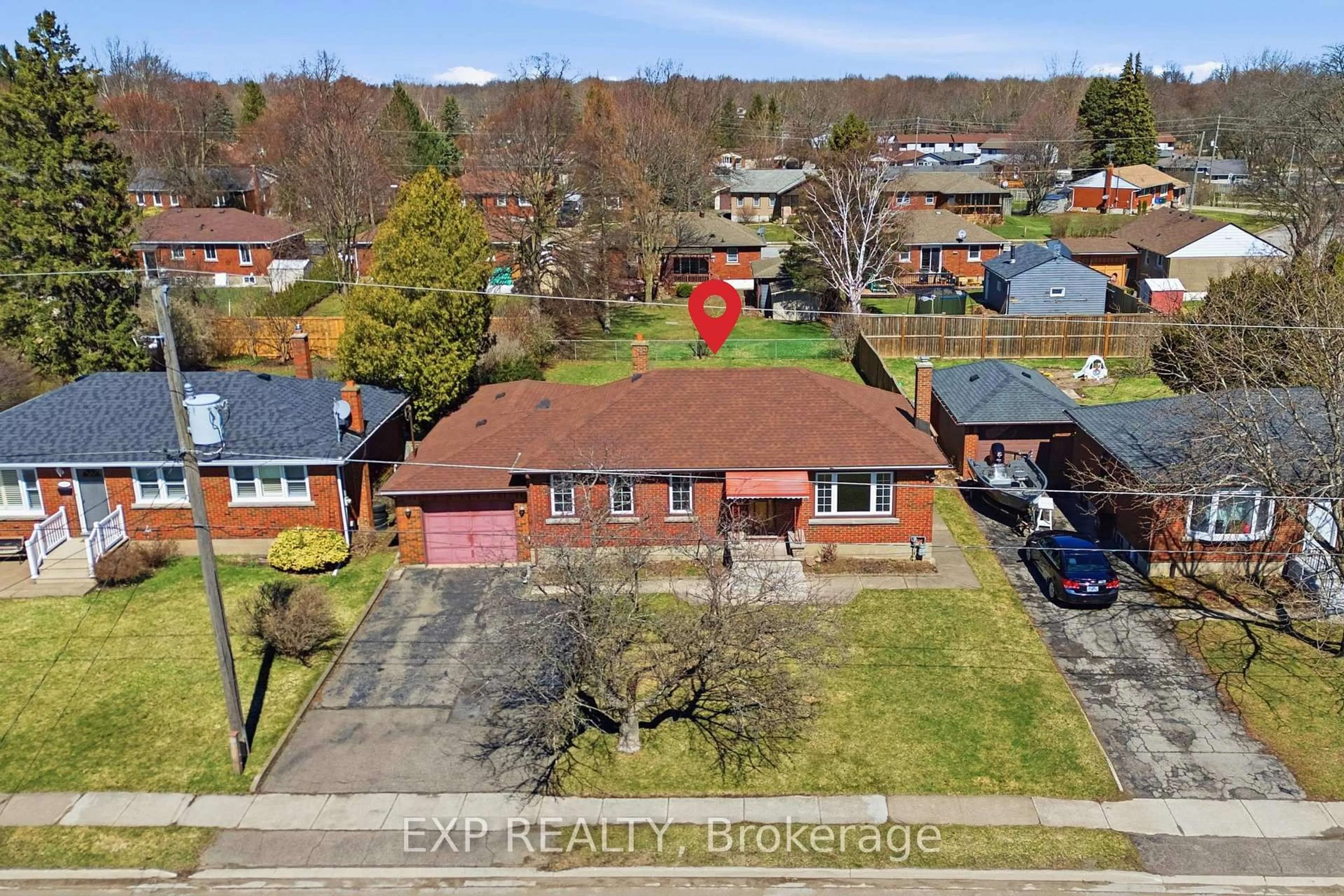 A pic from outside/outdoor area/front of a property/back of a property/a pic from drone, street for 5893 Carman St, Niagara Falls Ontario L2J 1S2