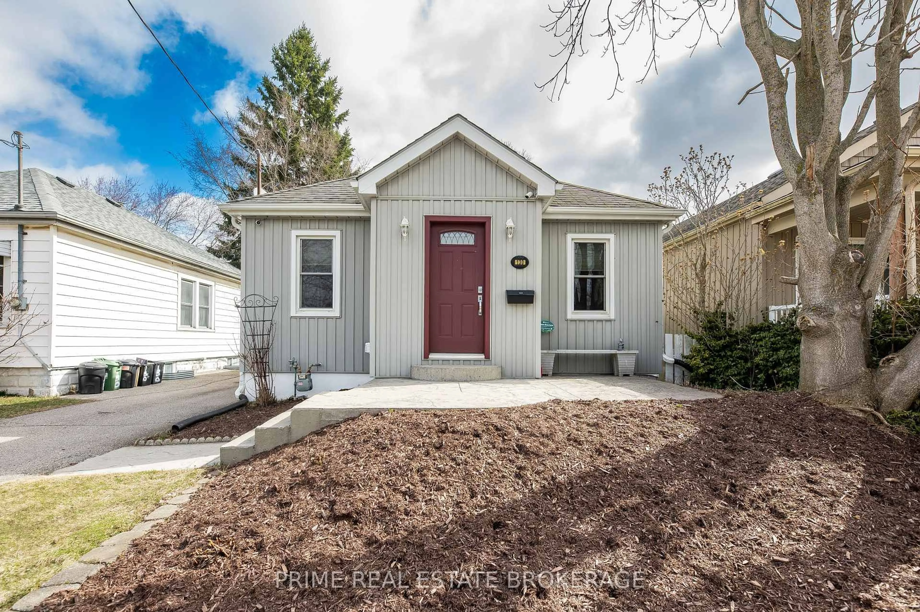 Home with vinyl exterior material, street for 130 Giles St, London East Ontario N5Z 2V7