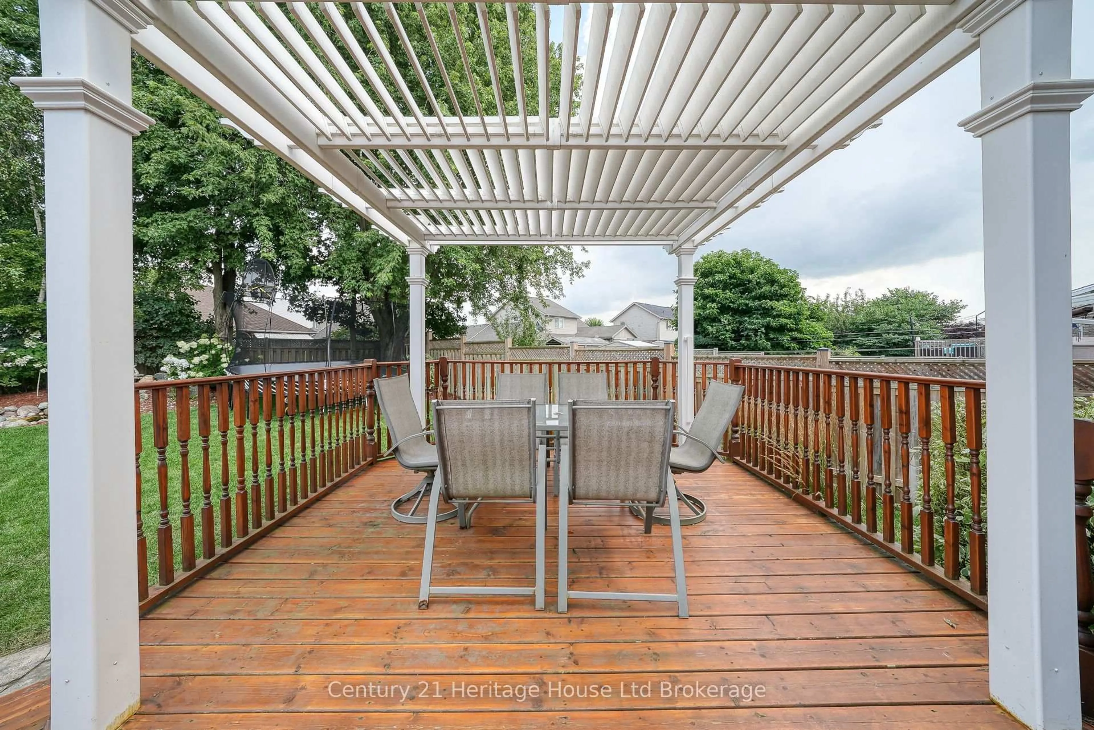 Patio, street for 479 Ontario St, Woodstock Ontario N4V 1G7