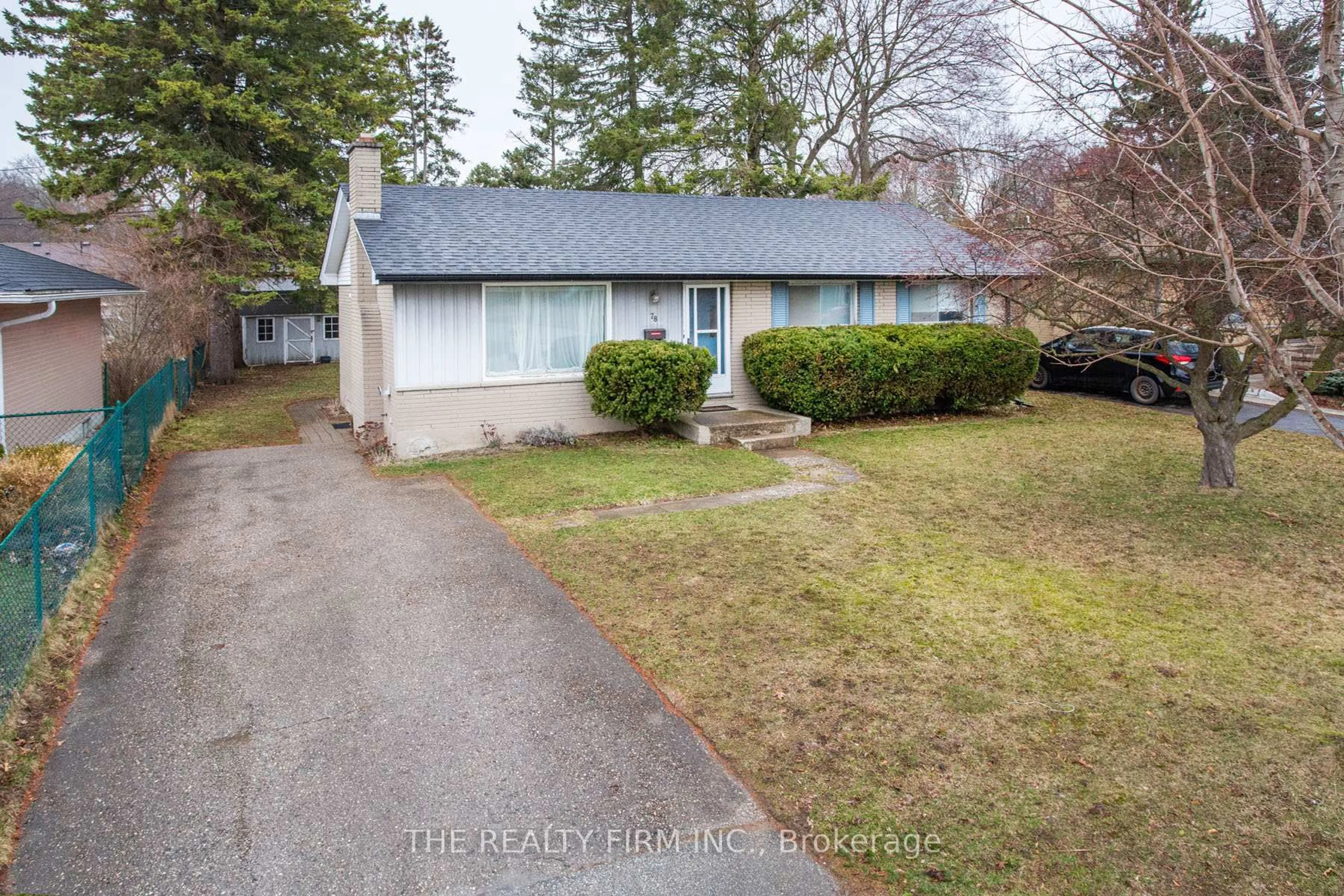 A pic from outside/outdoor area/front of a property/back of a property/a pic from drone, street for 78 Strathcona Dr, London East Ontario N5W 1P8