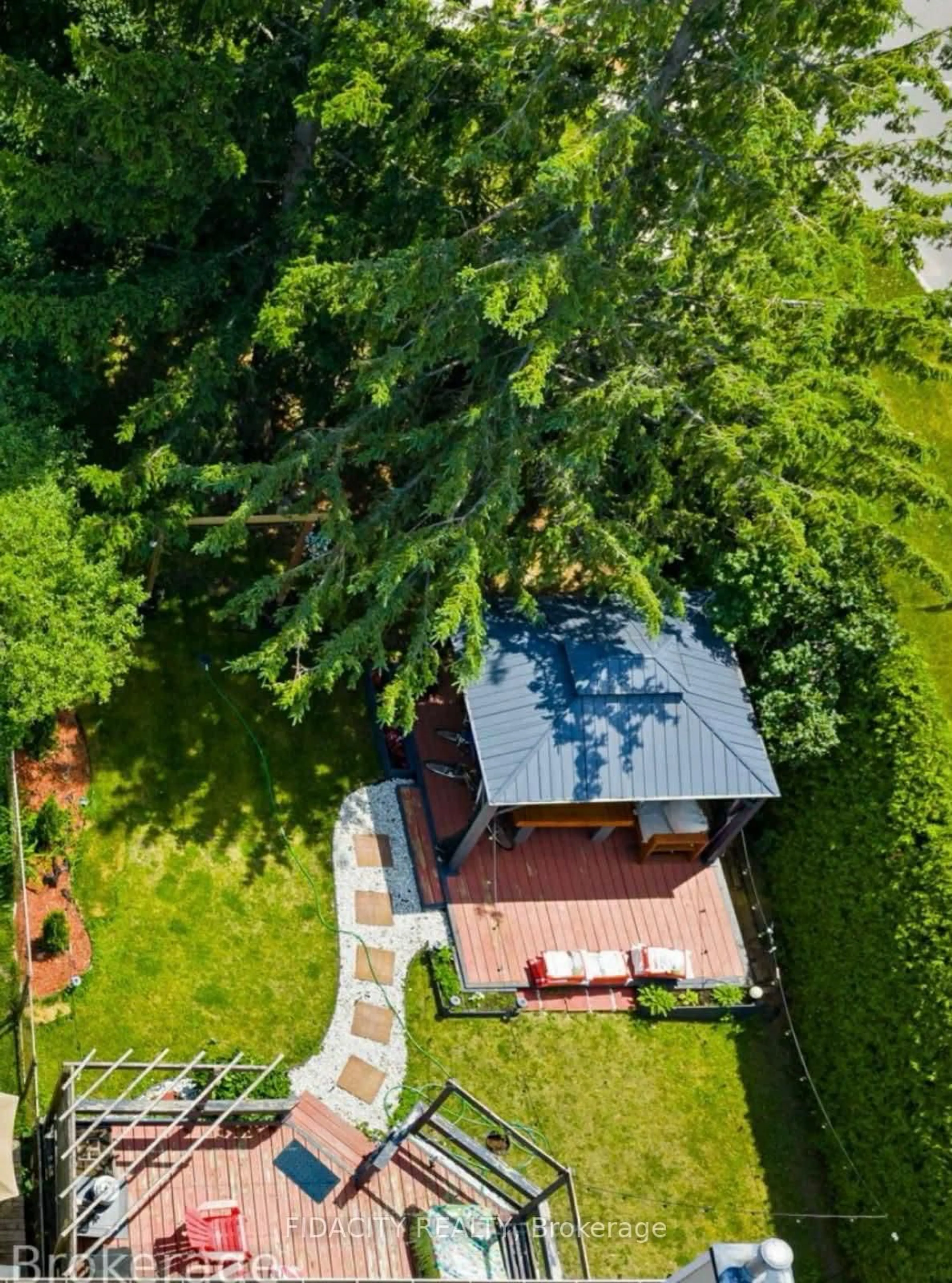 A pic from outside/outdoor area/front of a property/back of a property/a pic from drone, unknown for 1 Kathleen Cres, Ottawa Ontario K2S 1L6