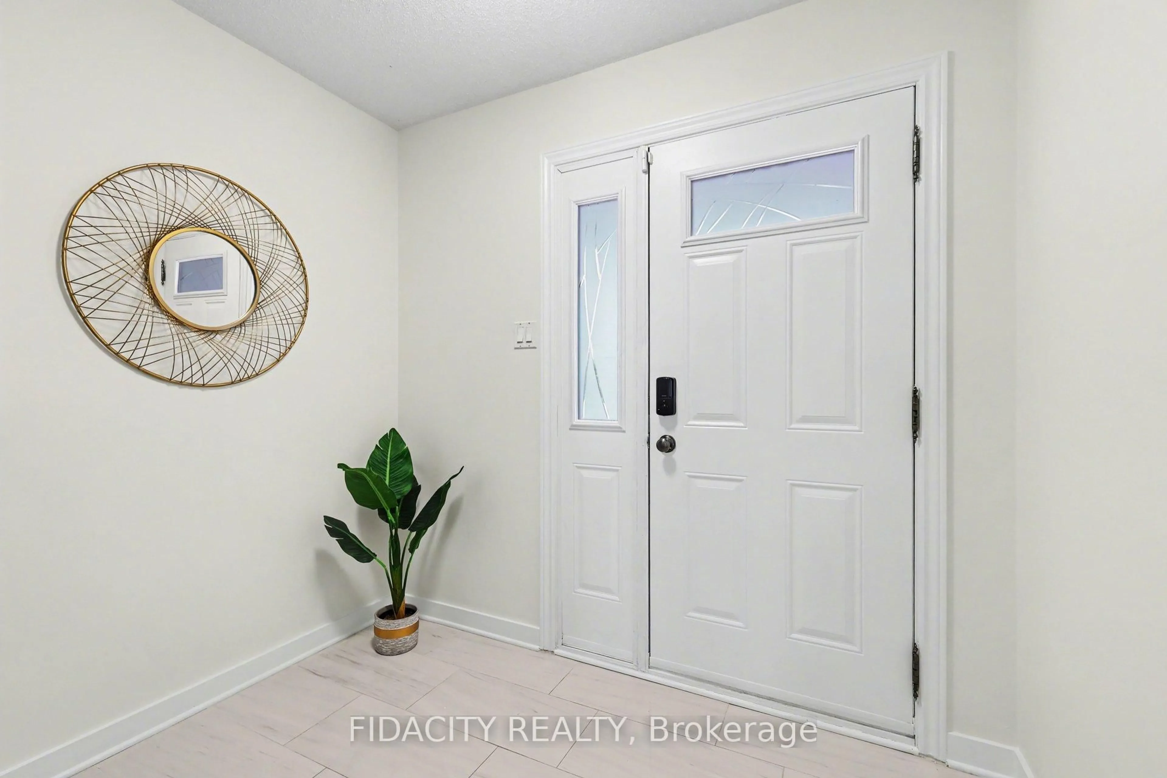 Indoor entryway for 1 Kathleen Cres, Ottawa Ontario K2S 1L6