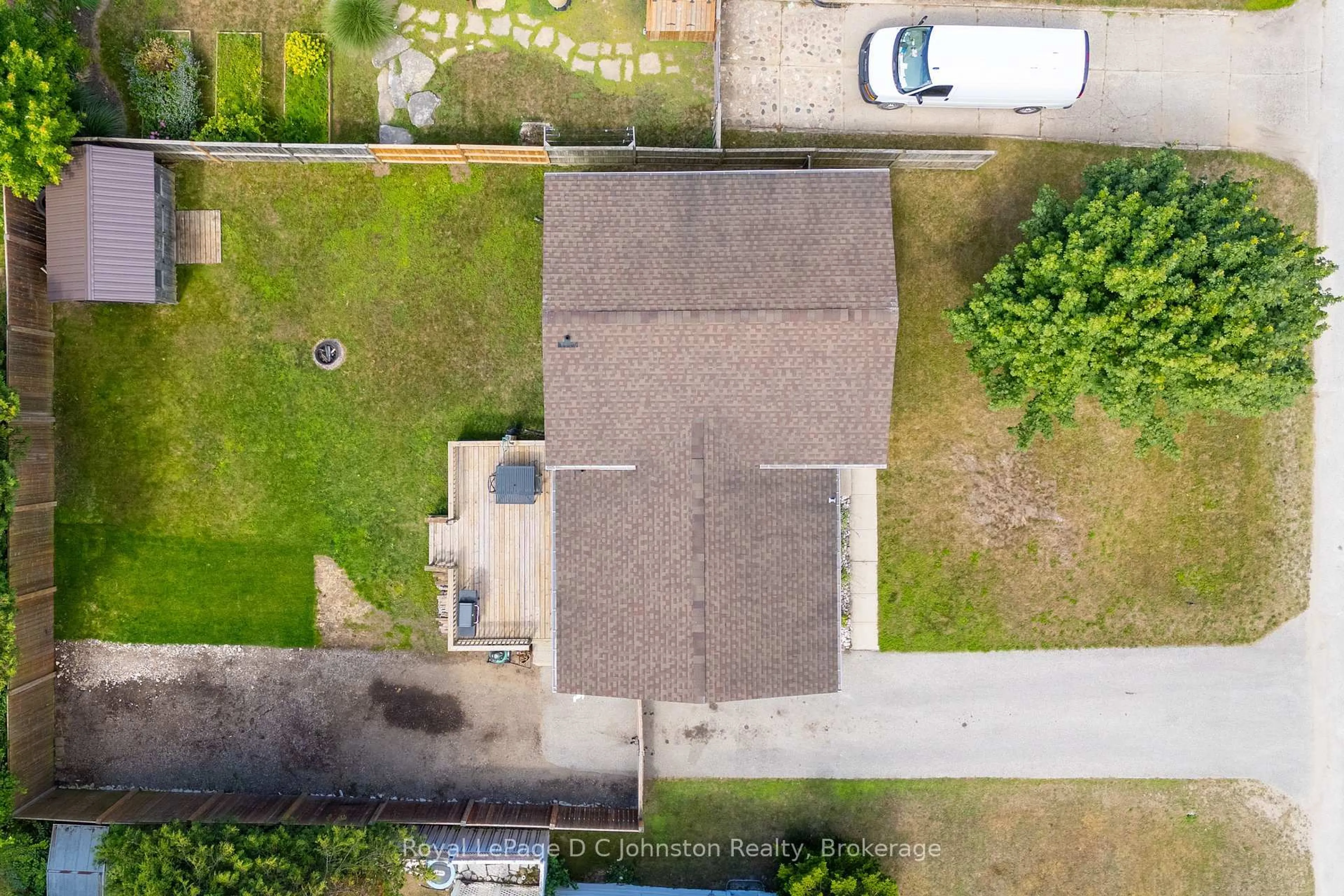 A pic from outside/outdoor area/front of a property/back of a property/a pic from drone, street for 372 Provincial St, Saugeen Shores Ontario N0H 2C1