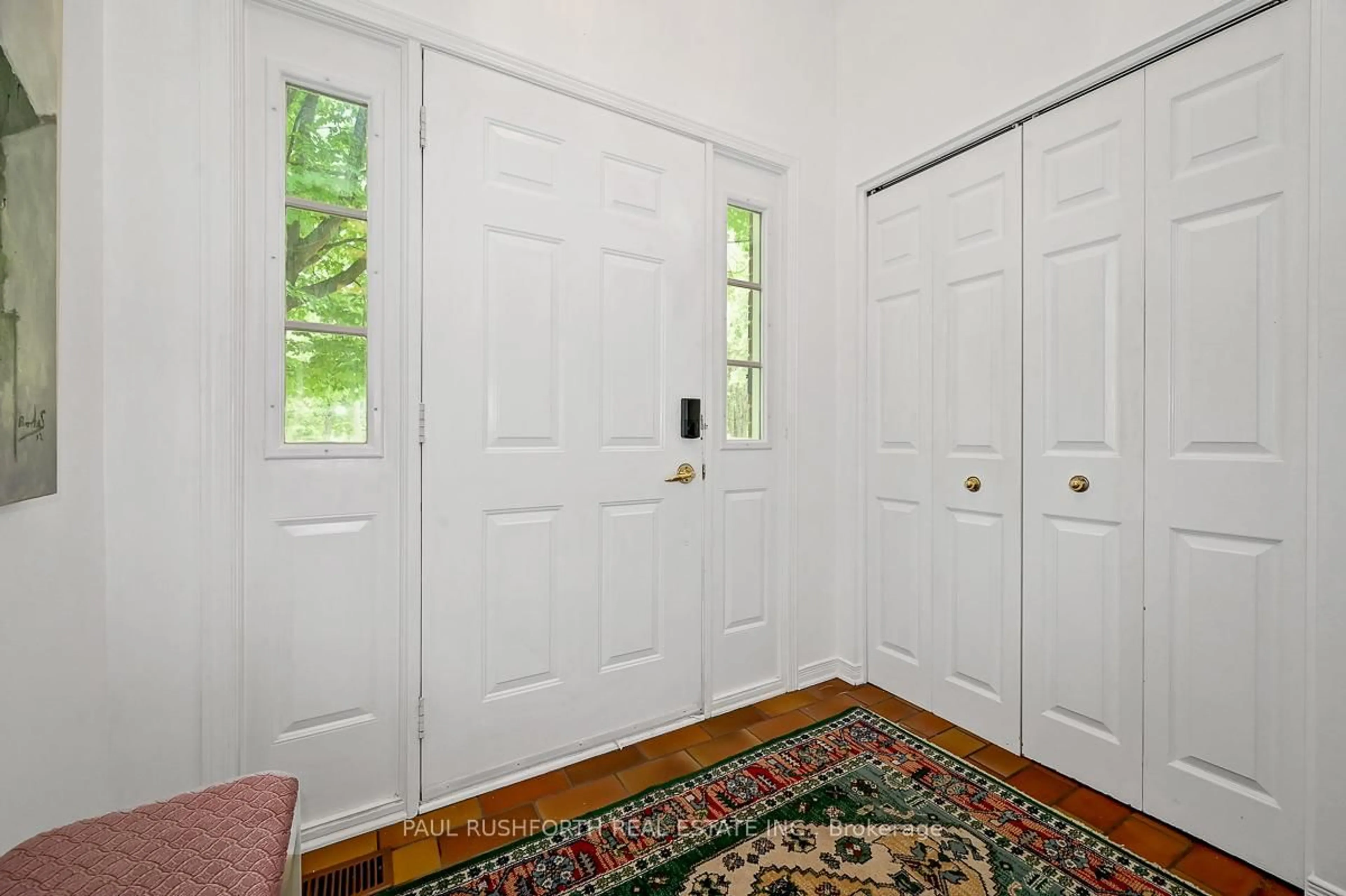 Indoor entryway for 136 Grey Stone Dr, Carp Ontario K0A 1L0