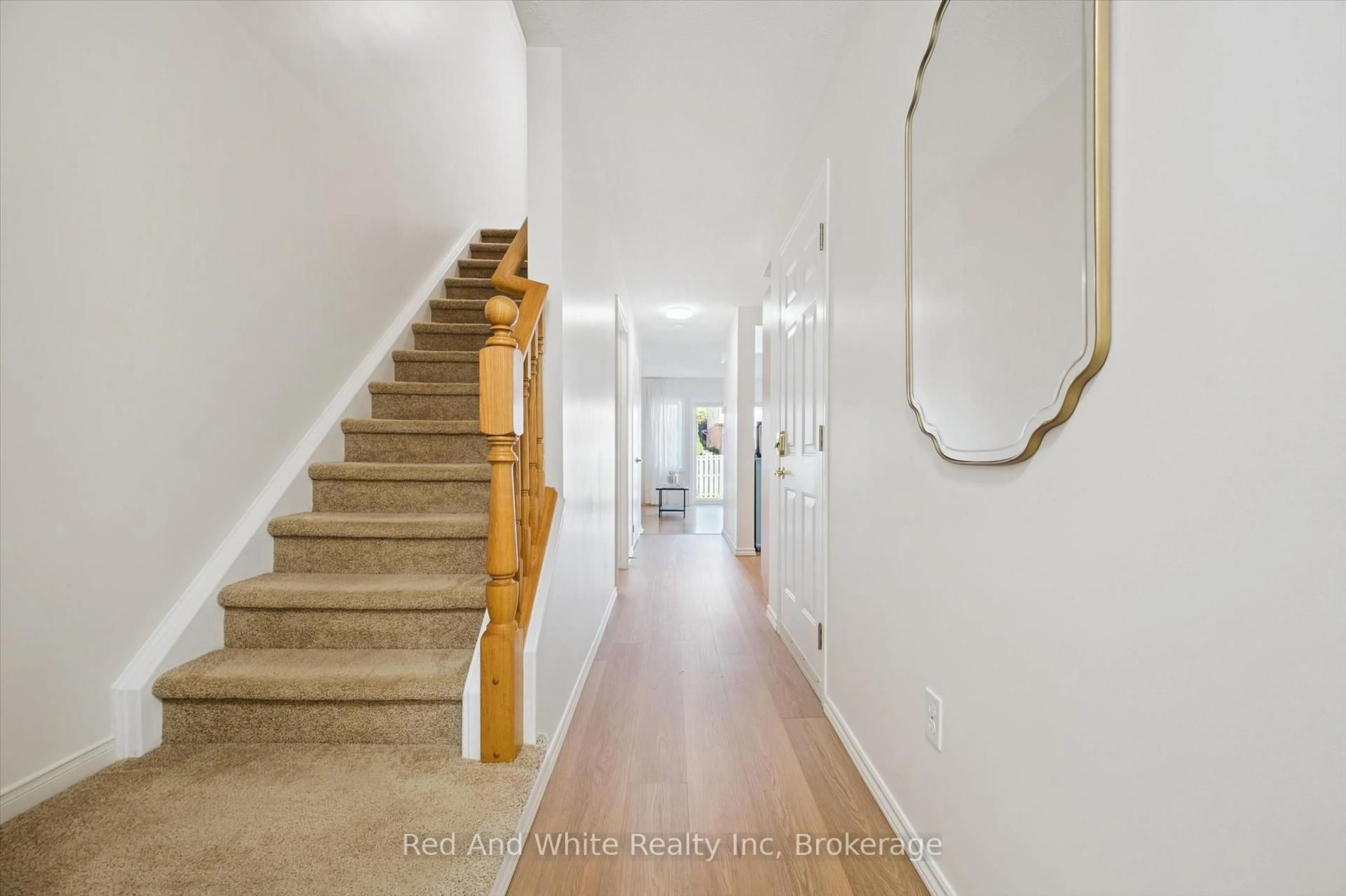 Indoor foyer for 151 Clairfields Dr #3, Guelph Ontario N1L 1P5