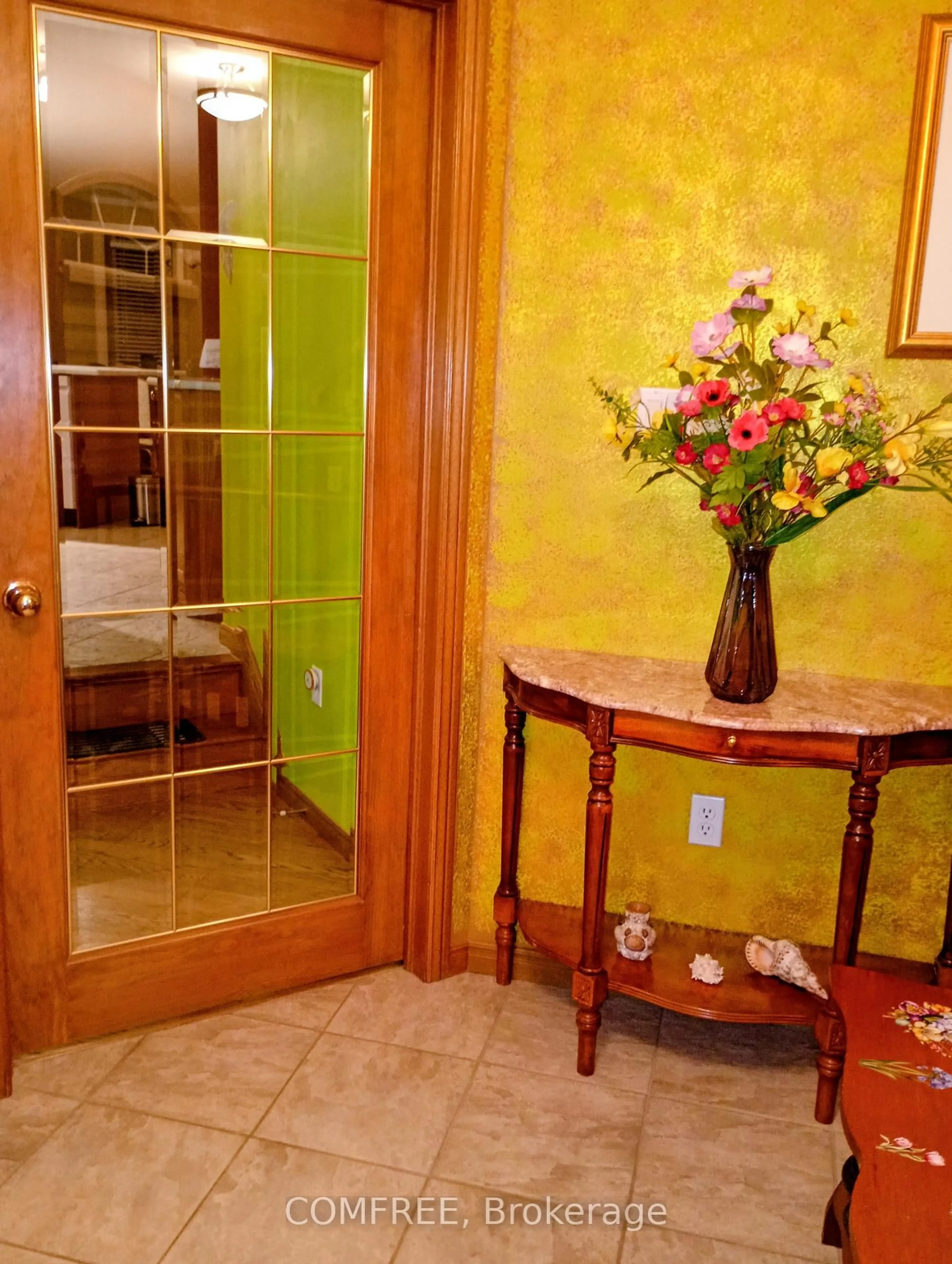 Indoor entryway for 35 Tanya Dr, Southwest Middlesex Ontario N0L 1M0