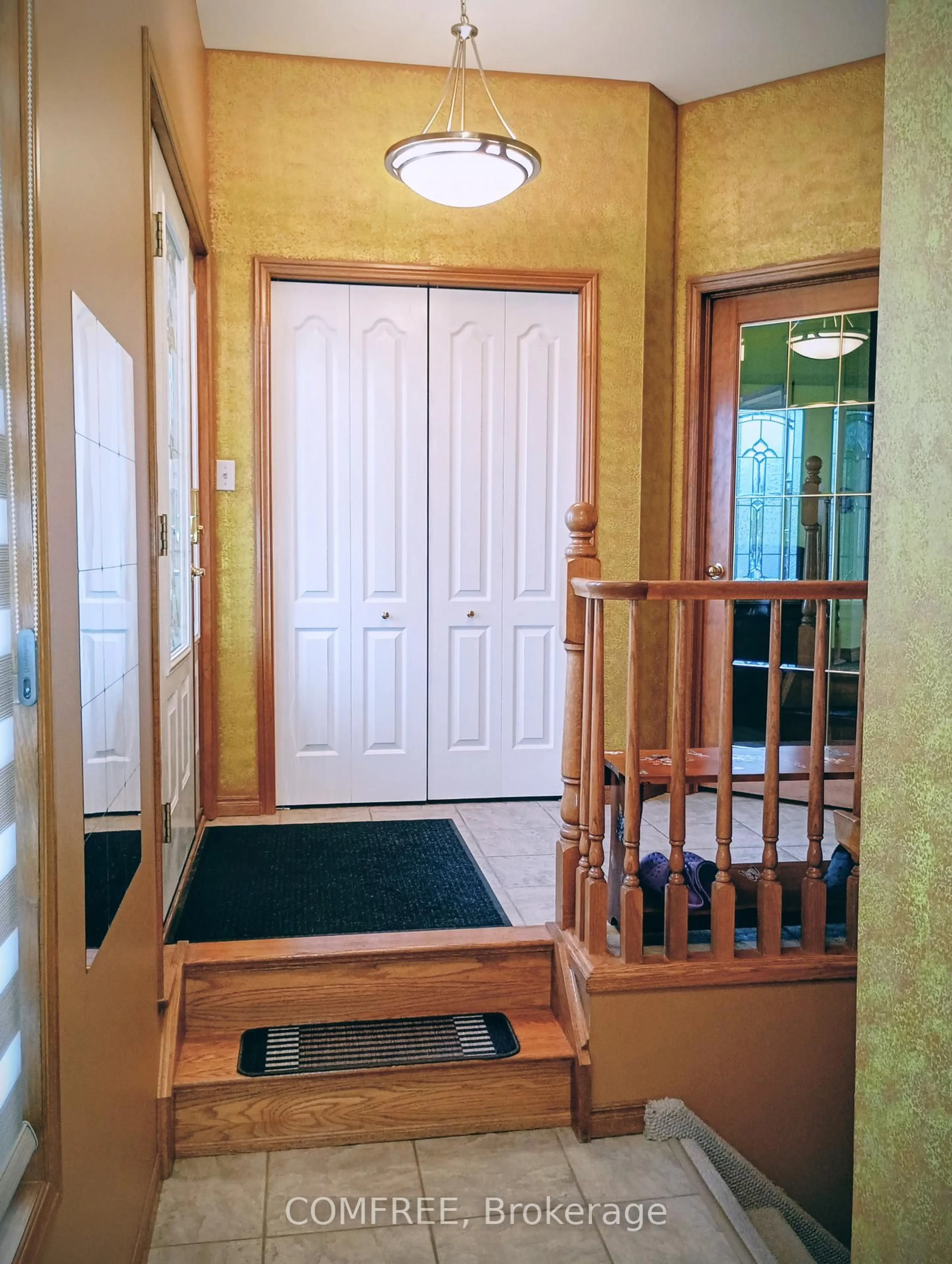 Indoor entryway for 35 Tanya Dr, Southwest Middlesex Ontario N0L 1M0