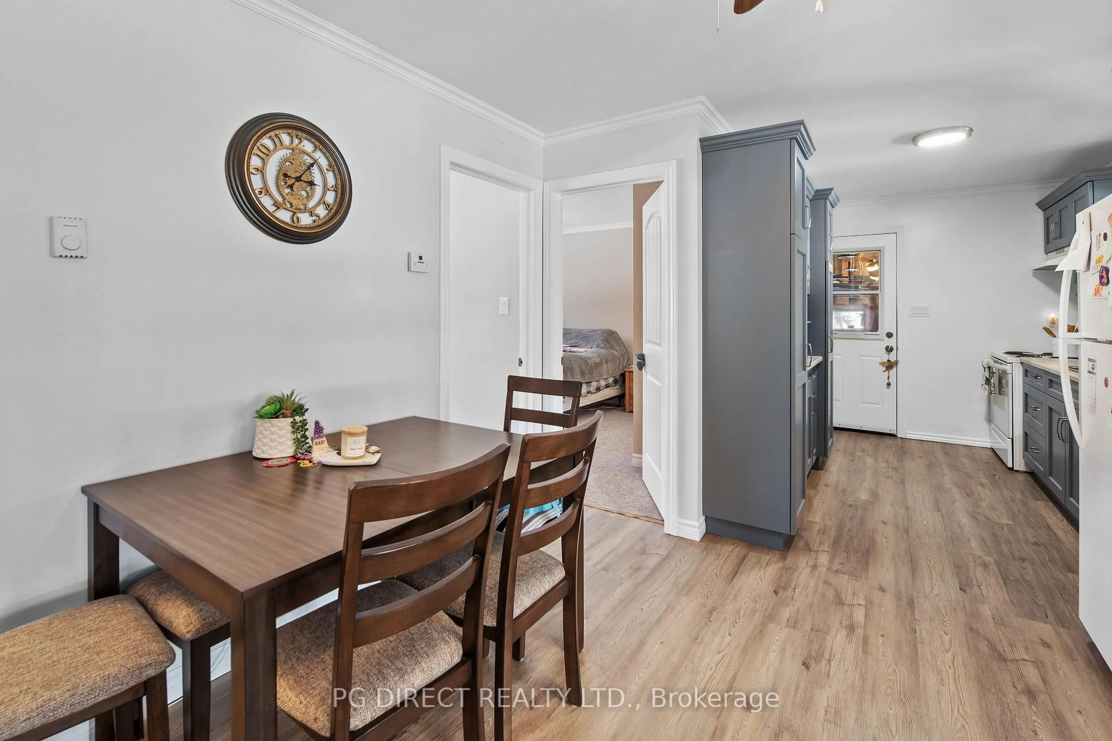 Dining room, wood/laminate floor for 1 Wolfe Den St, Whitestone Ontario P0A 1G0