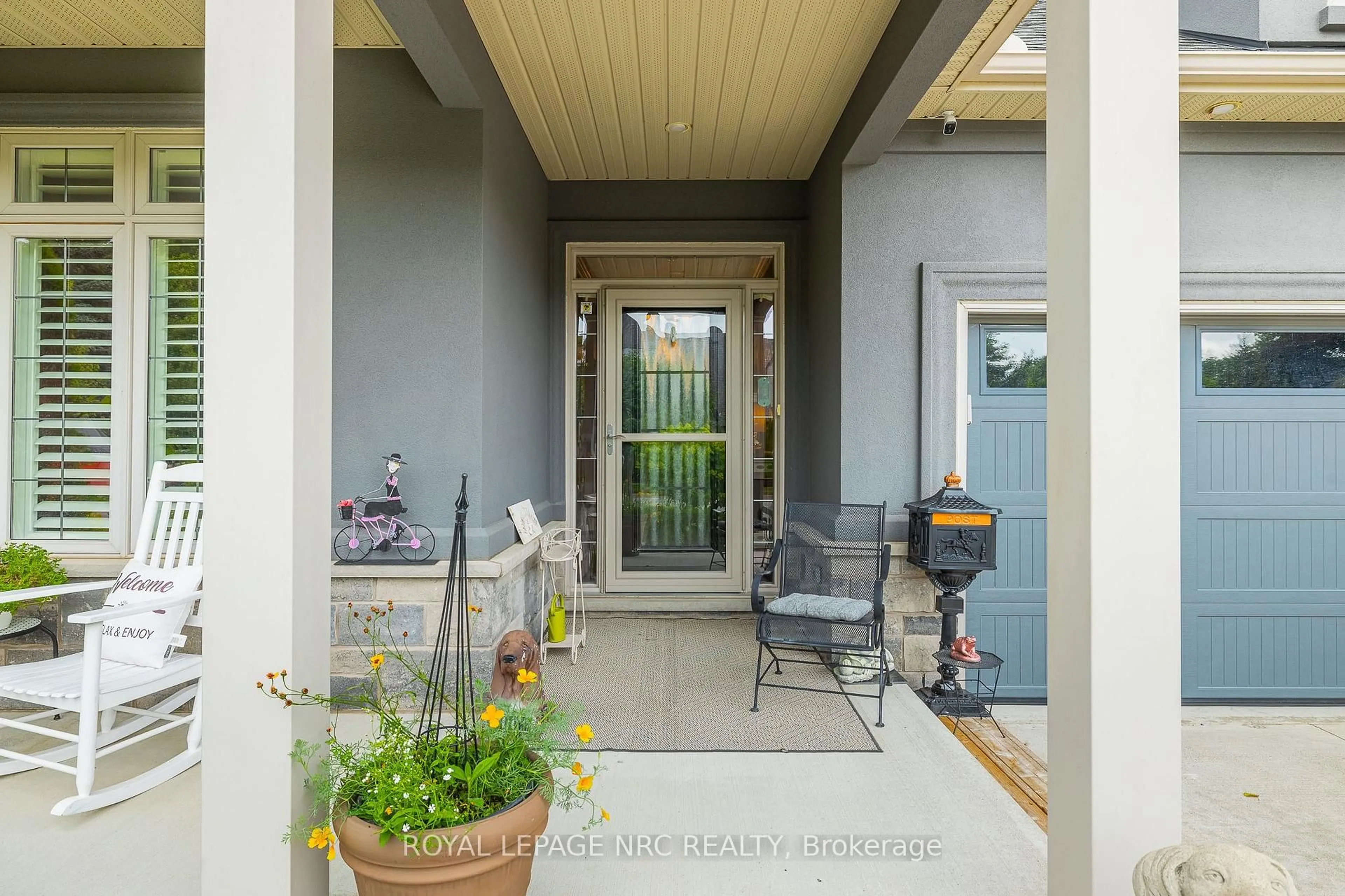 Indoor entryway for 1534 Haist St, Pelham Ontario L0S 1E5