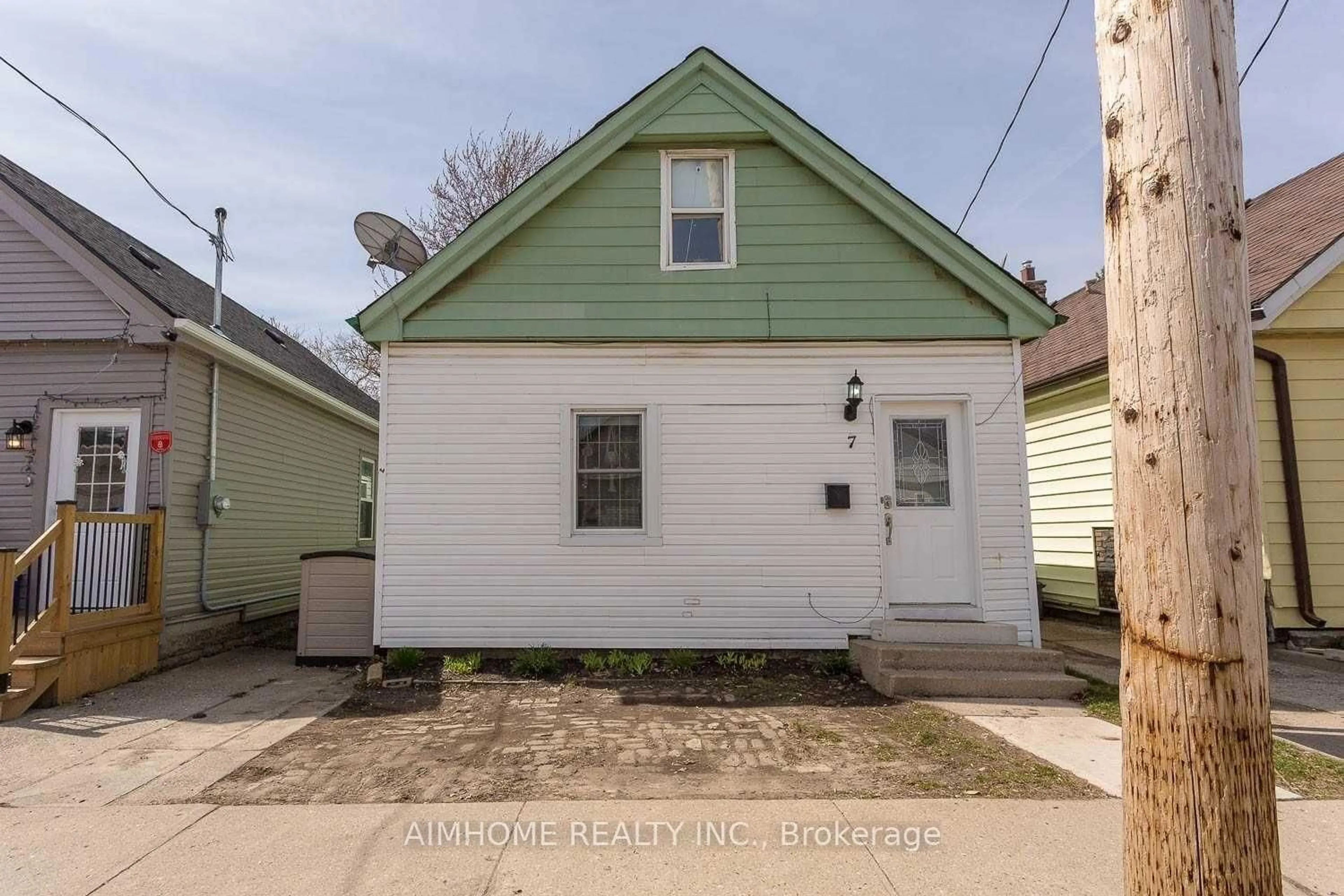 Home with vinyl exterior material, street for 7 Rathgar St, London East Ontario N5Z 1Y3