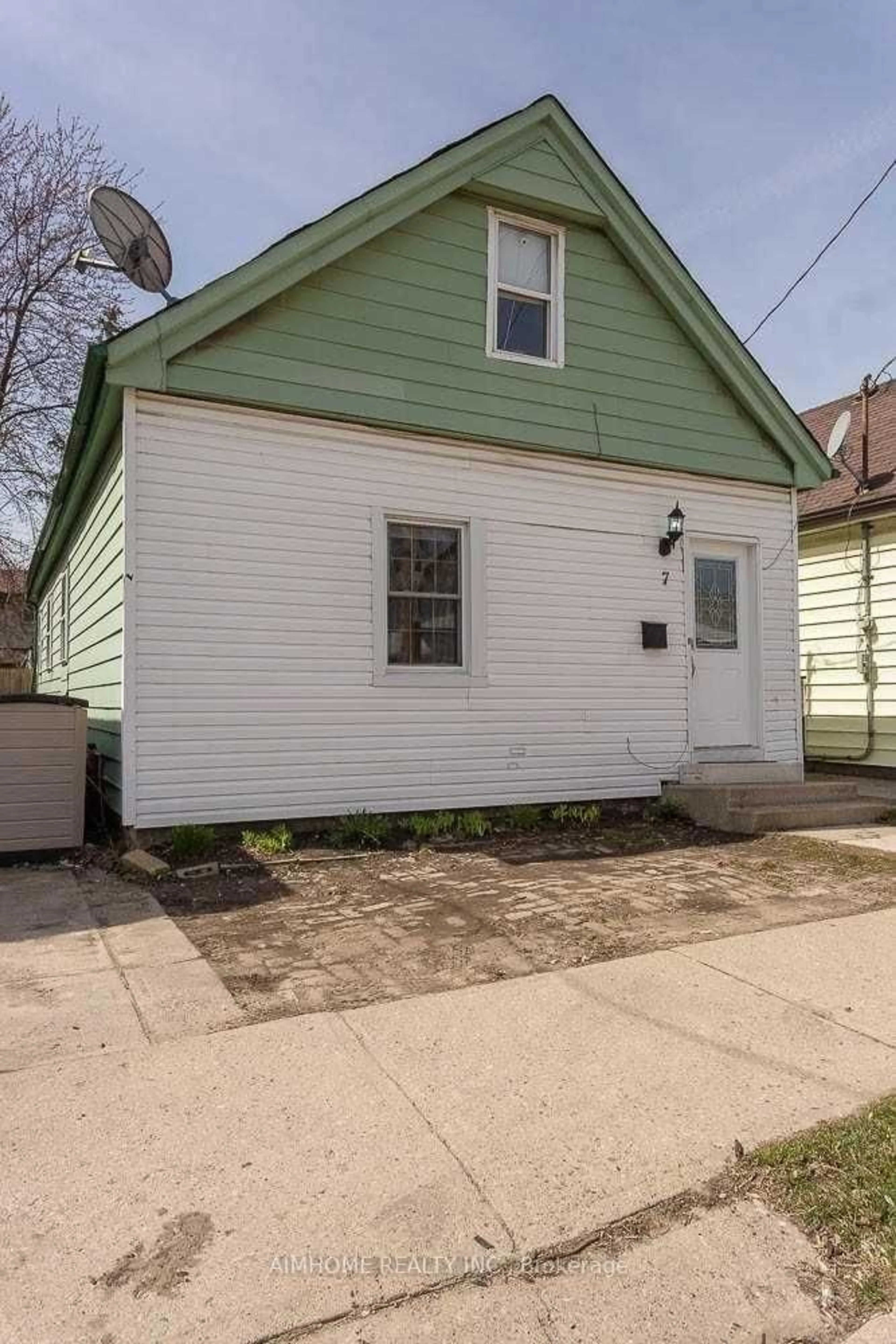 Home with vinyl exterior material, street for 7 Rathgar St, London East Ontario N5Z 1Y3