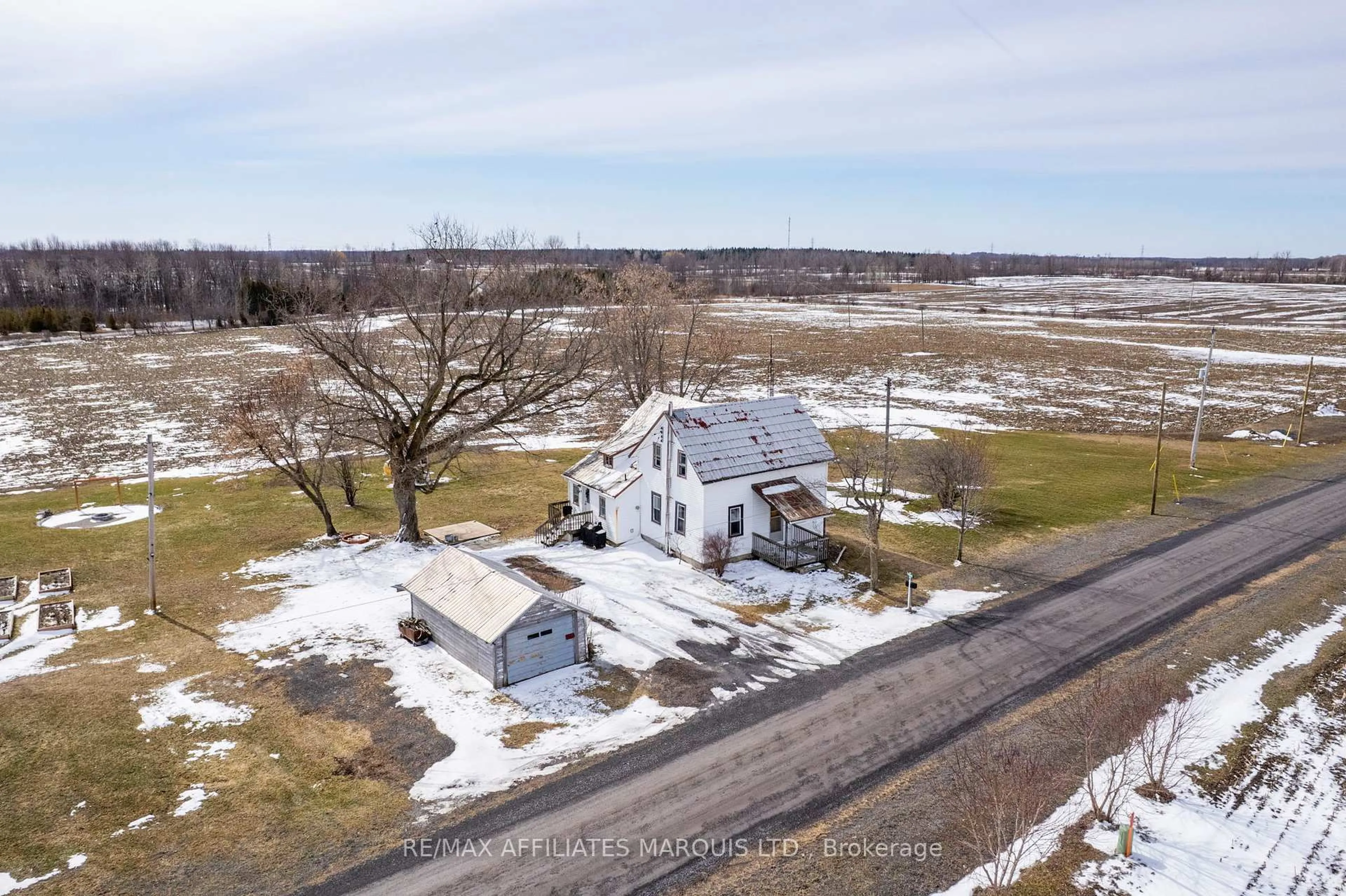 A pic from outside/outdoor area/front of a property/back of a property/a pic from drone, building for 14910 Hollister Rd, South Stormont Ontario K0C 1M0