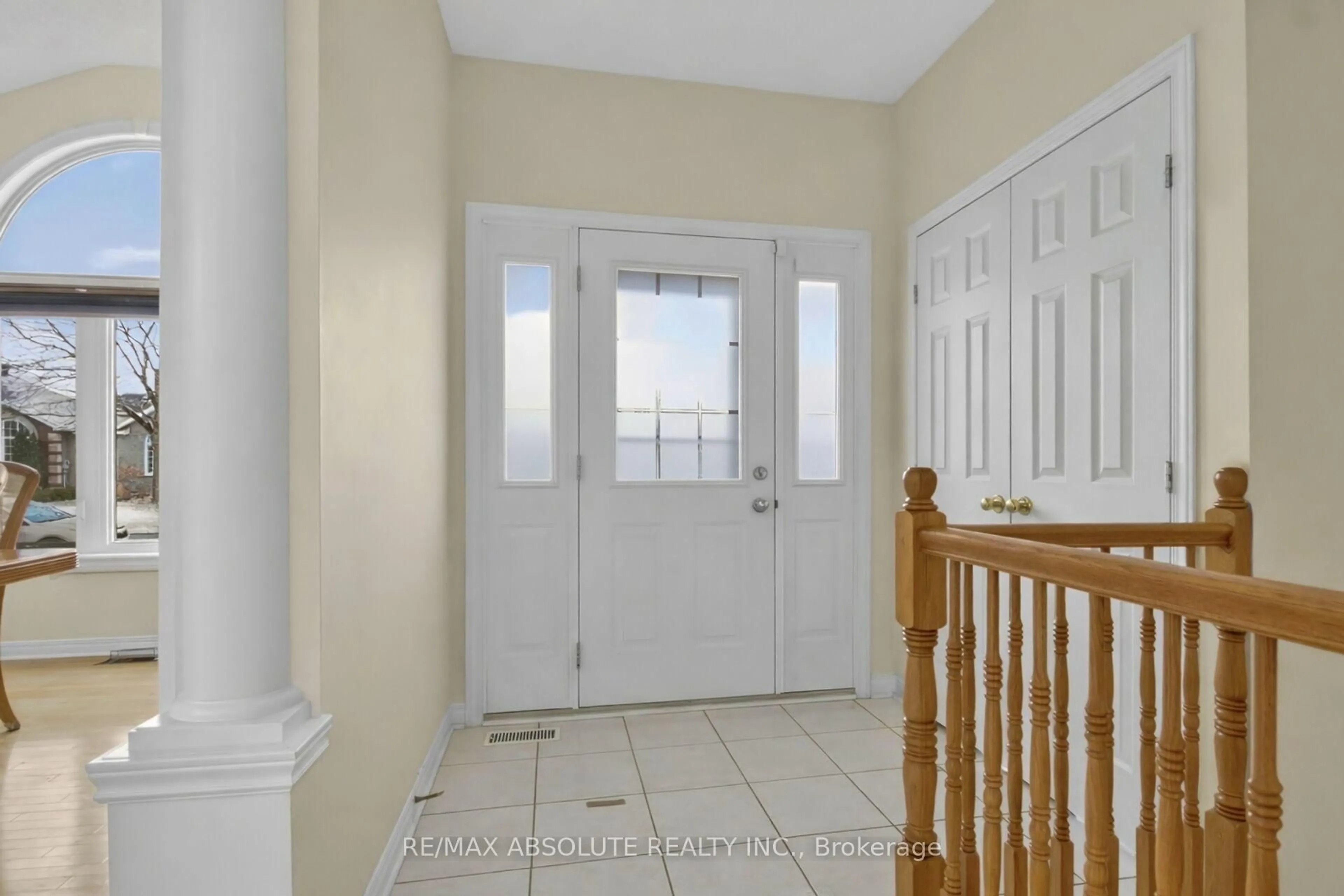 Indoor entryway for 17 Ammolite St, Stittsville Ontario K2S 1Y8