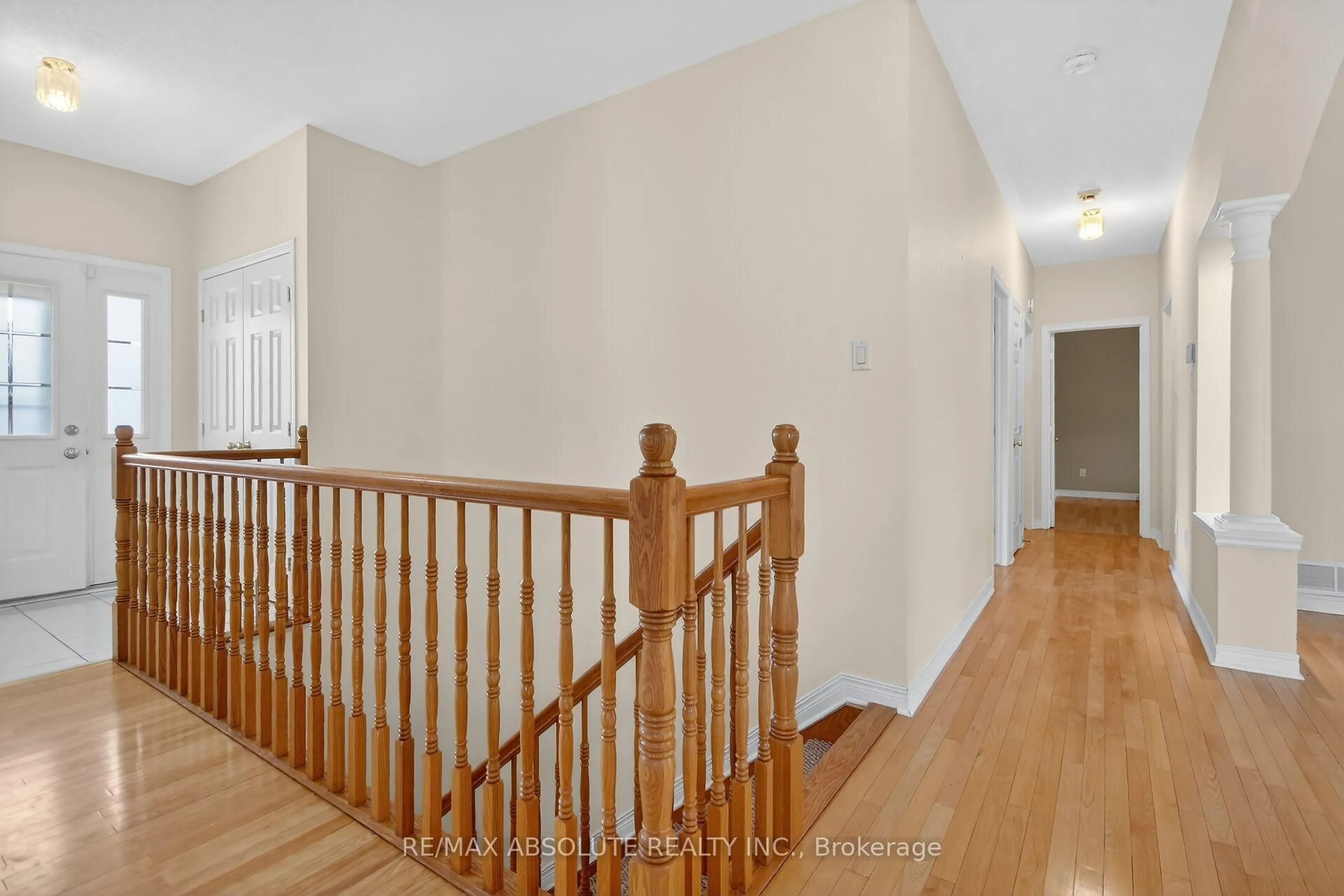 Indoor foyer for 17 Ammolite St, Stittsville Ontario K2S 1Y8