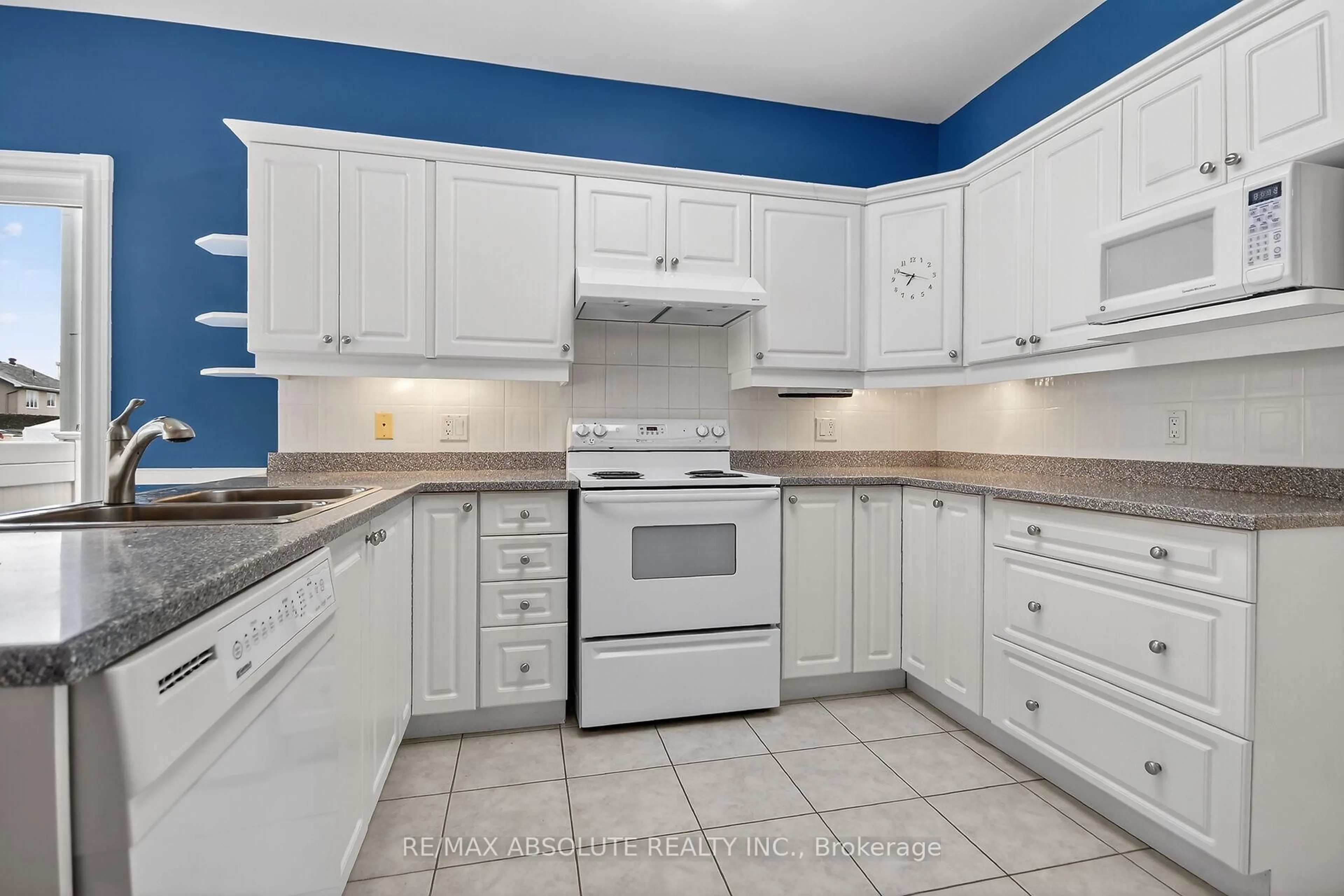 Standard kitchen, ceramic/tile floor for 17 Ammolite St, Stittsville Ontario K2S 1Y8