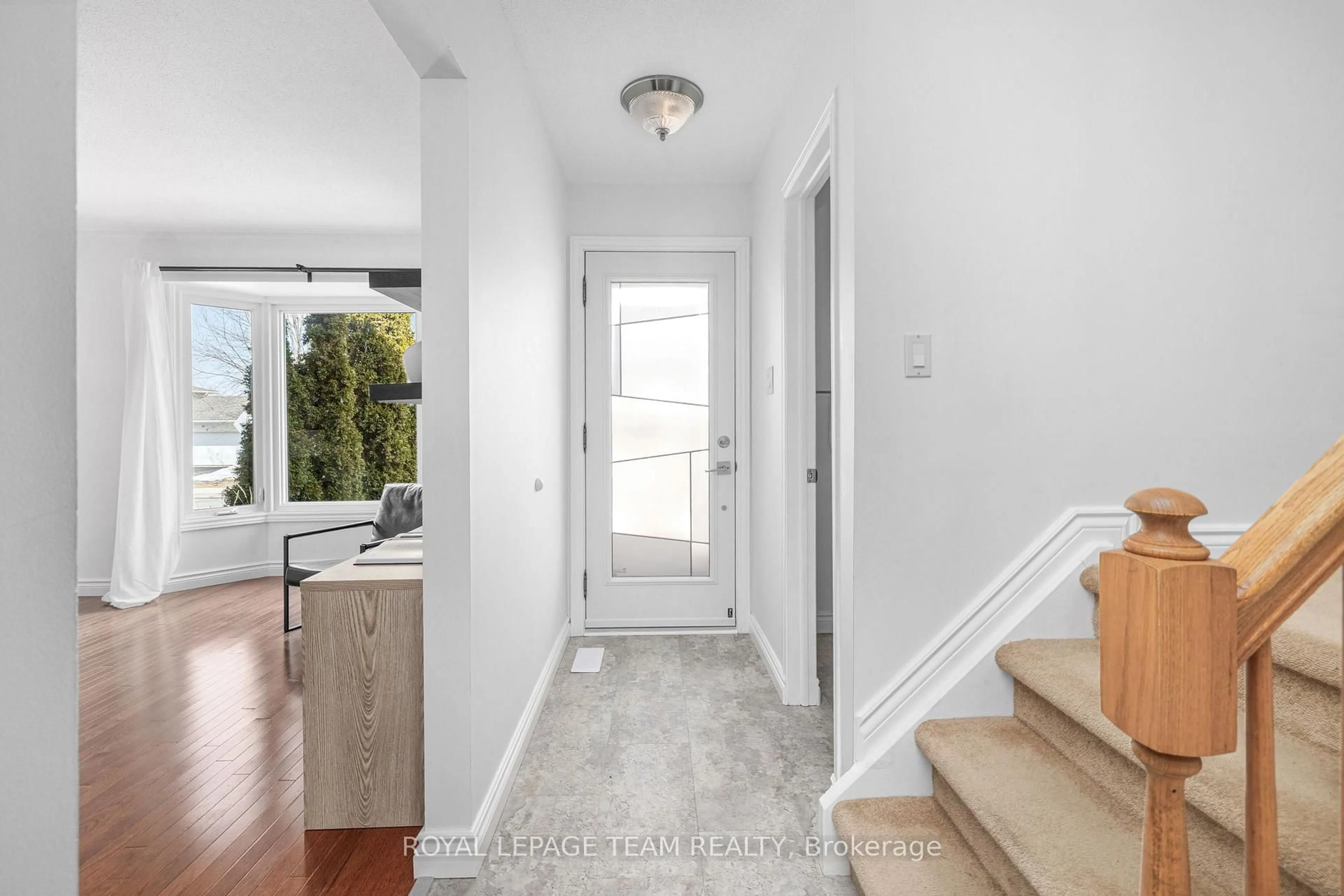 Indoor entryway for 28 CONOVER St, Ottawa Ontario K2G 4B3