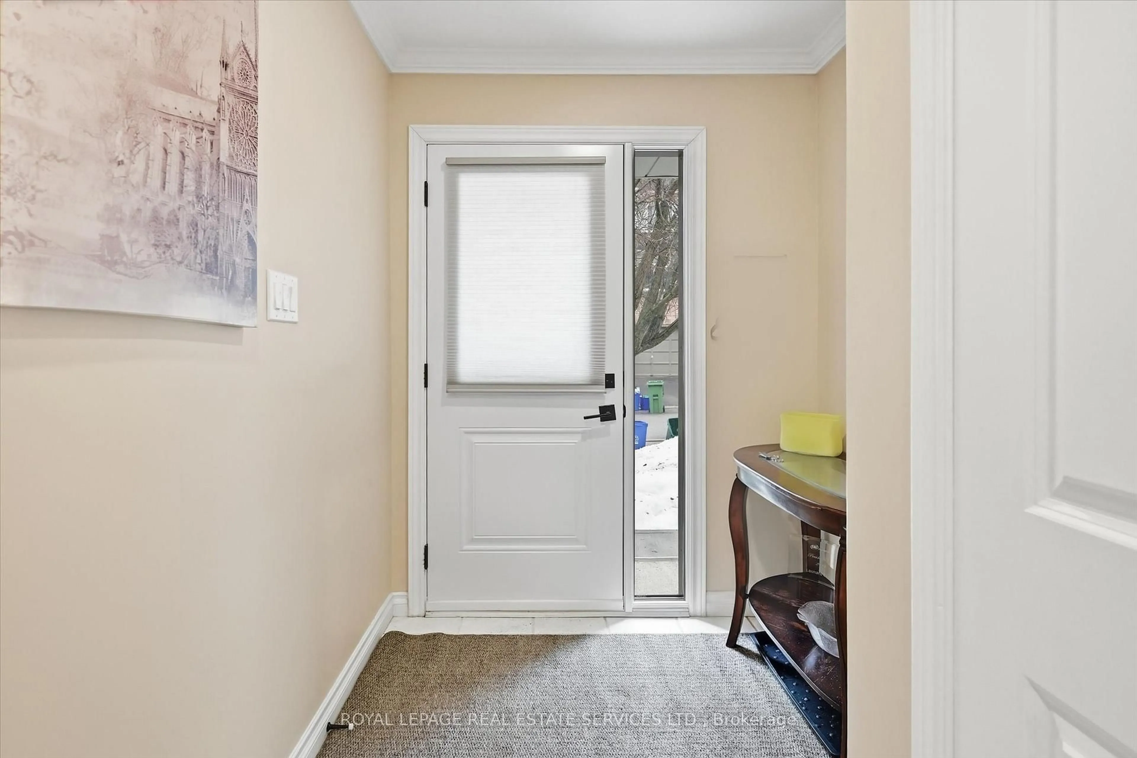 Indoor entryway for 26 Moss Blvd #51, Hamilton Ontario L9H 6W8