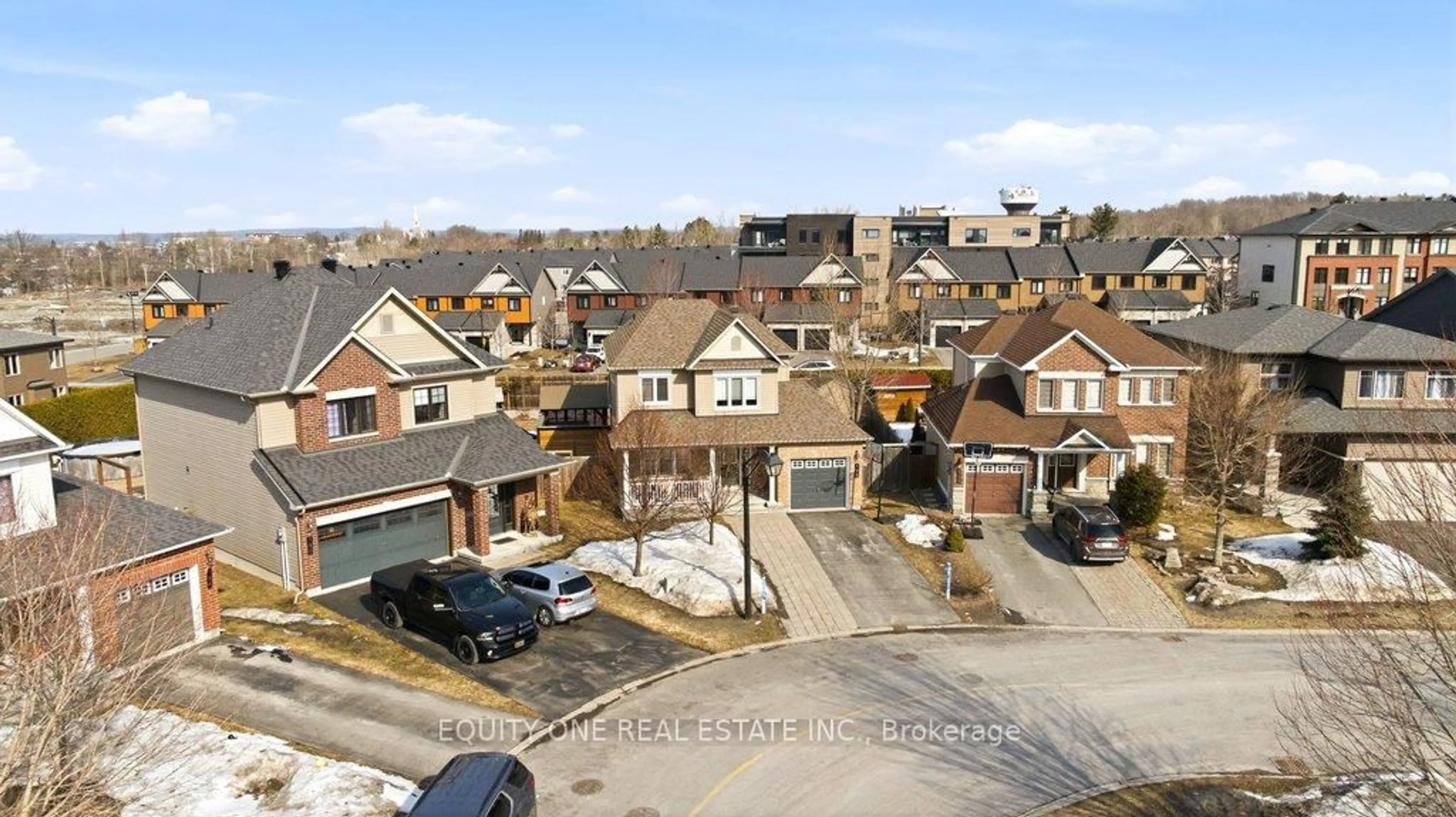 A pic from outside/outdoor area/front of a property/back of a property/a pic from drone, street for 132 Onyx Cres, Clarence-Rockland Ontario K4K 0H4
